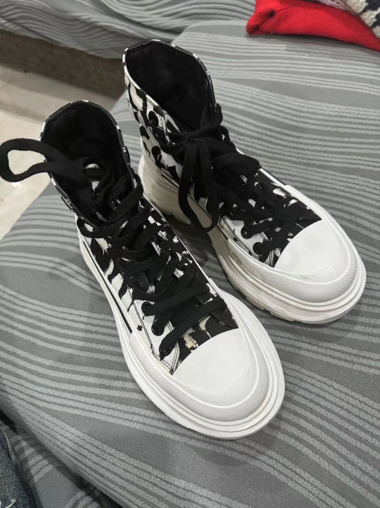 Alexander McQueen Alexander McQueen Canvas Sneaker 37 Authentic Size US 6.5 / IT 36.5 - 1 Thumbnail