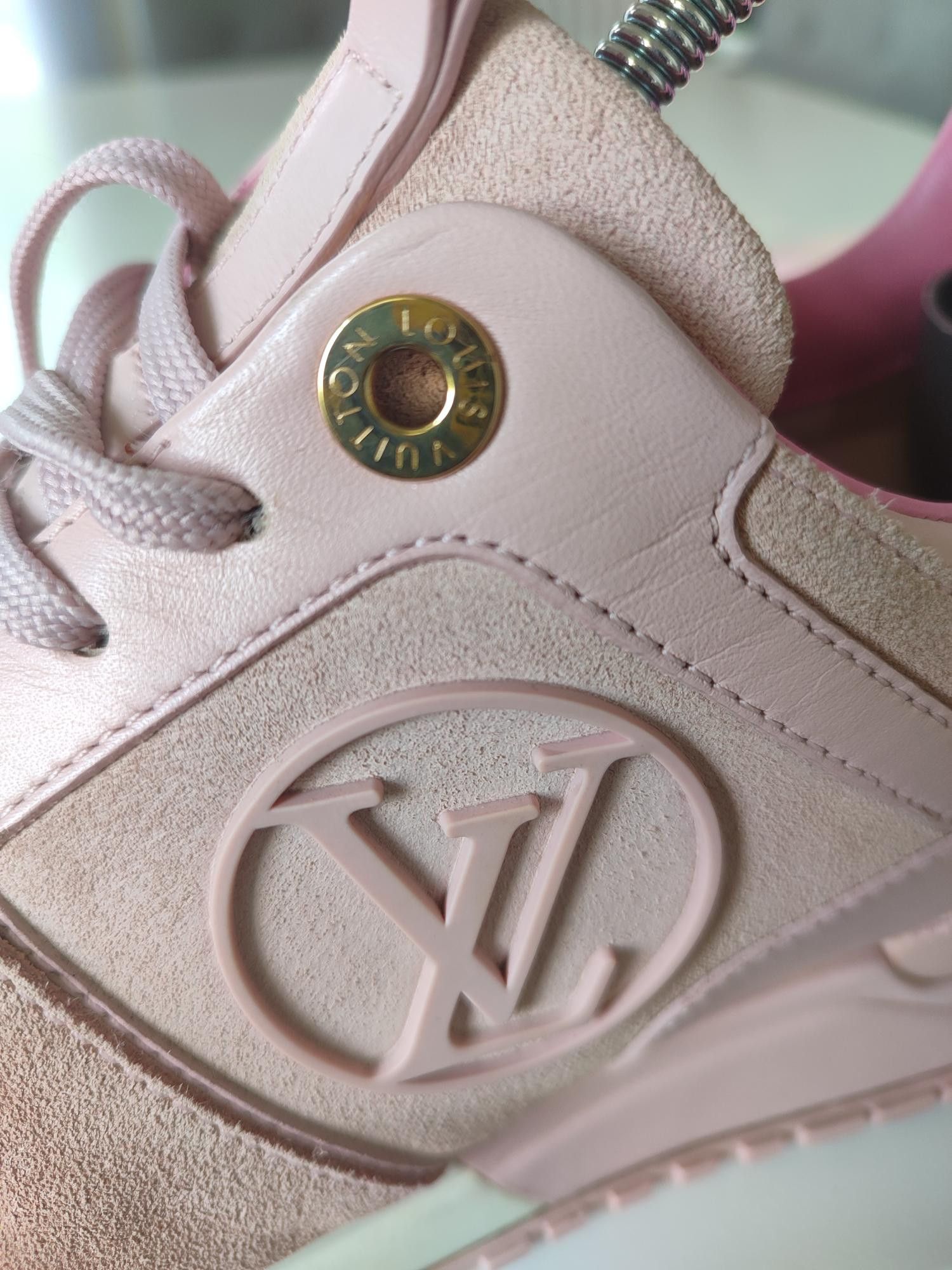 Louis Vuitton BASKETS LOUIS VUITTON RUN AWAY ROSE POUDRE Size US 6 / IT 36 - 11 Thumbnail