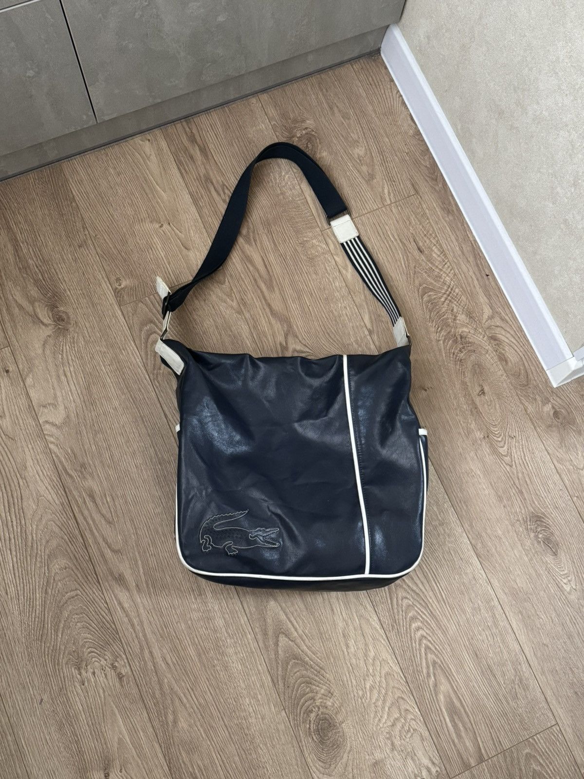 Lacoste Rare Lacoste SAMPLE Big Logo Shoulder Bag Messenger Backpack Size ONE SIZE - 3 Thumbnail