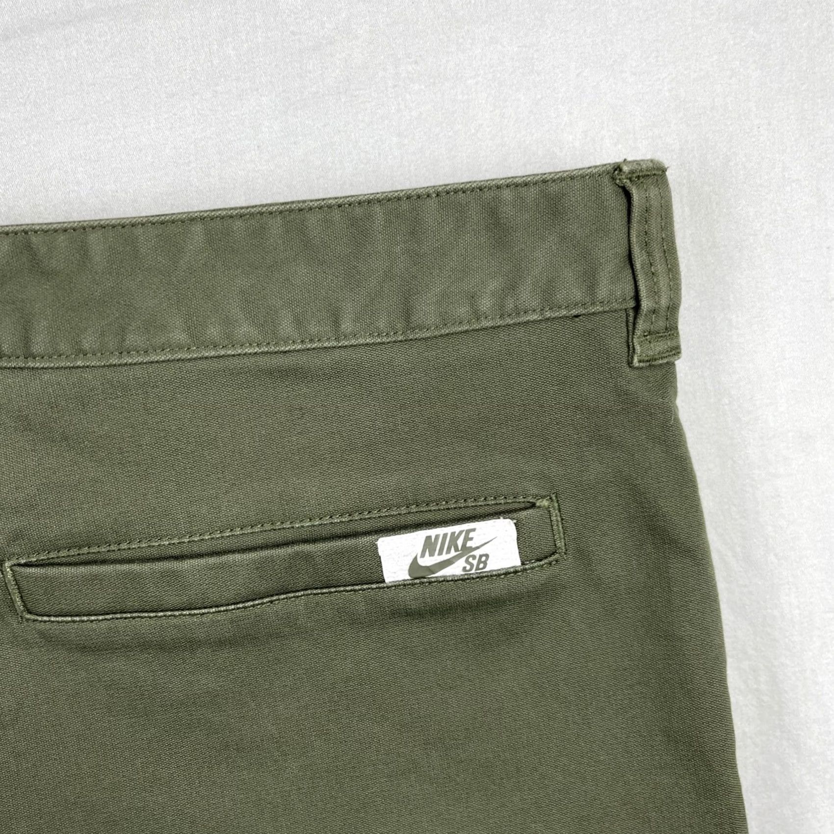 Nike Nike SB Shorts Mens 40 Green Cargo Canvas Skate DH2939-325 Chino Cotton Blend Cargo Pocket Style: Cargo, 40 Size US 40 / EU 56 - 7 Thumbnail