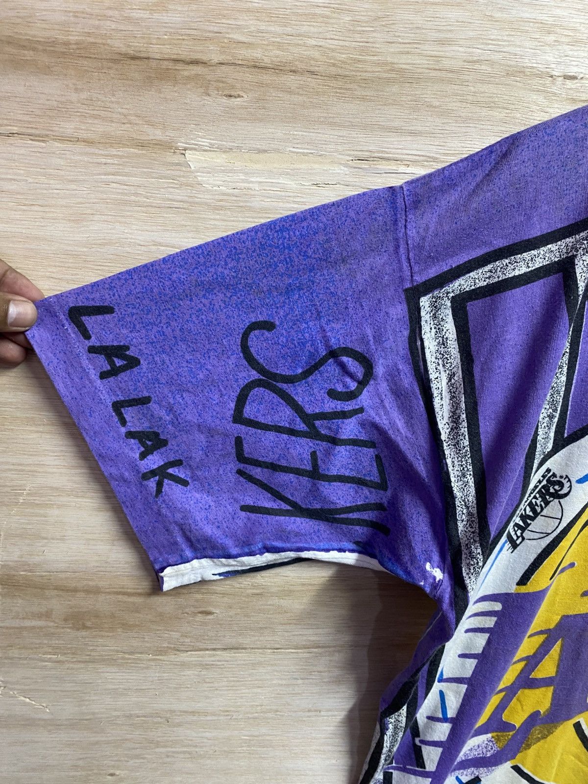 NFL vintage 1990s Los Angeles Lakers Magic Johnson T-shirt, Size US XL / EU 56 / 4 - 6 Thumbnail
