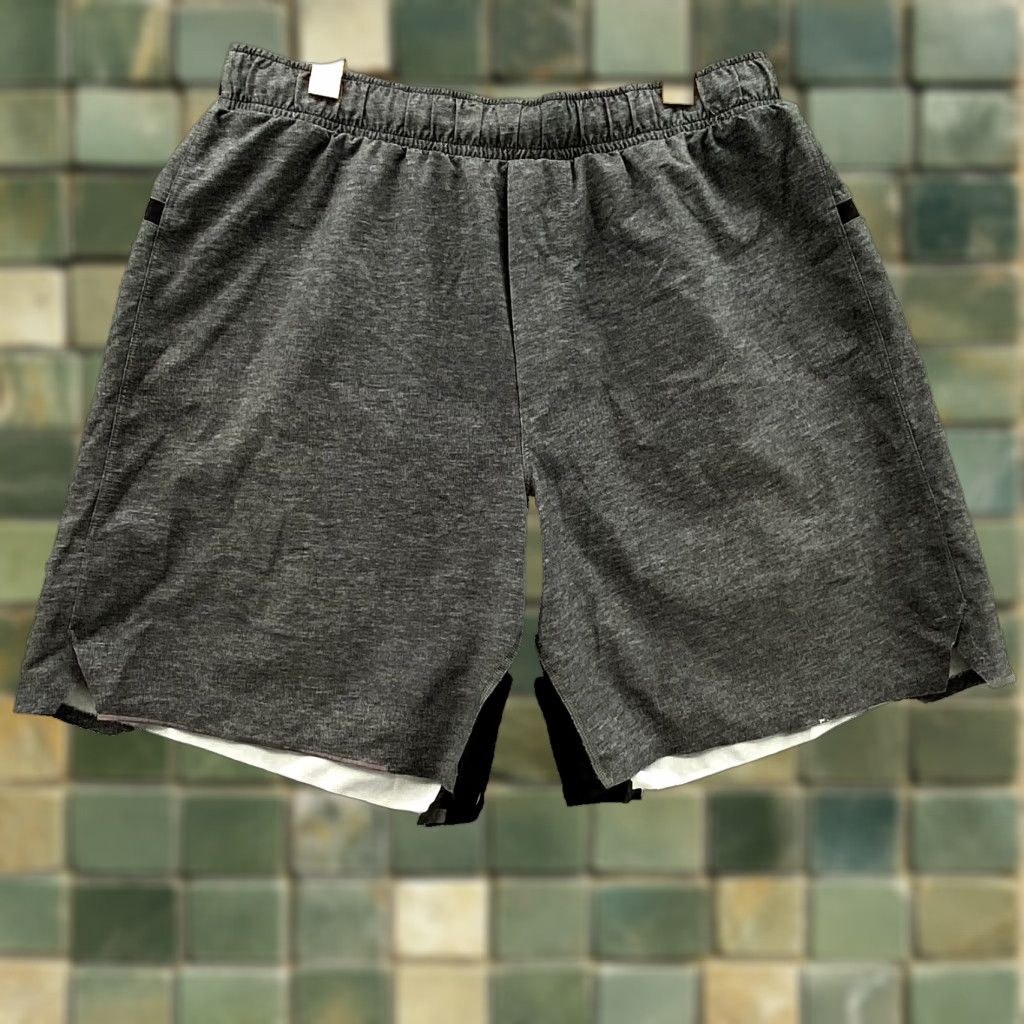 Lululemon Lululemon License to Train Shorts Men's Medium Gray Athletic Running Athleisure Size US 31 - 1 Thumbnail