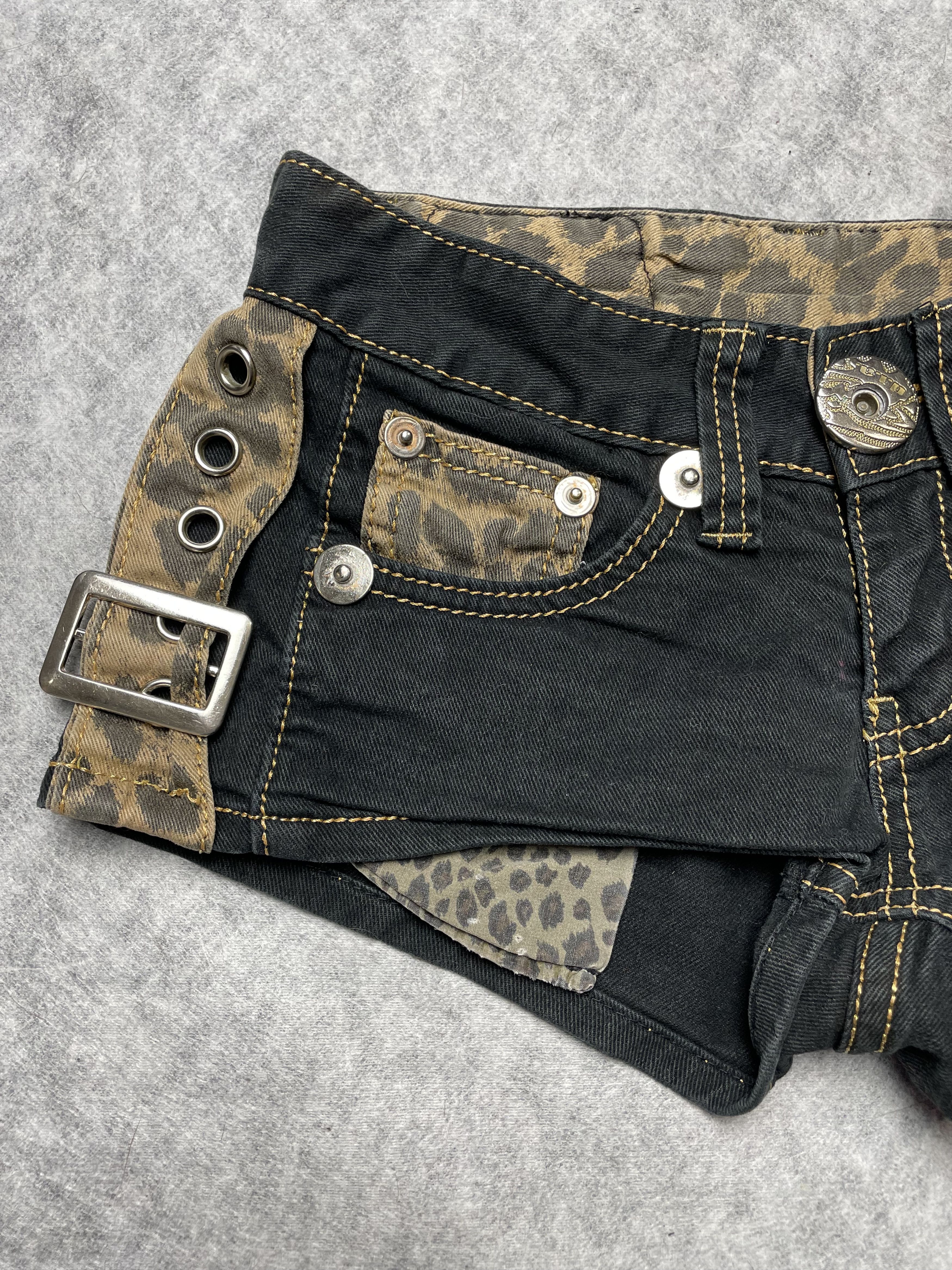 Japanese Brand DIA D.I.A. Jeans Shorts Leopard Print Gal Japan Size 24" / US 00 / IT 34 - 5 Thumbnail