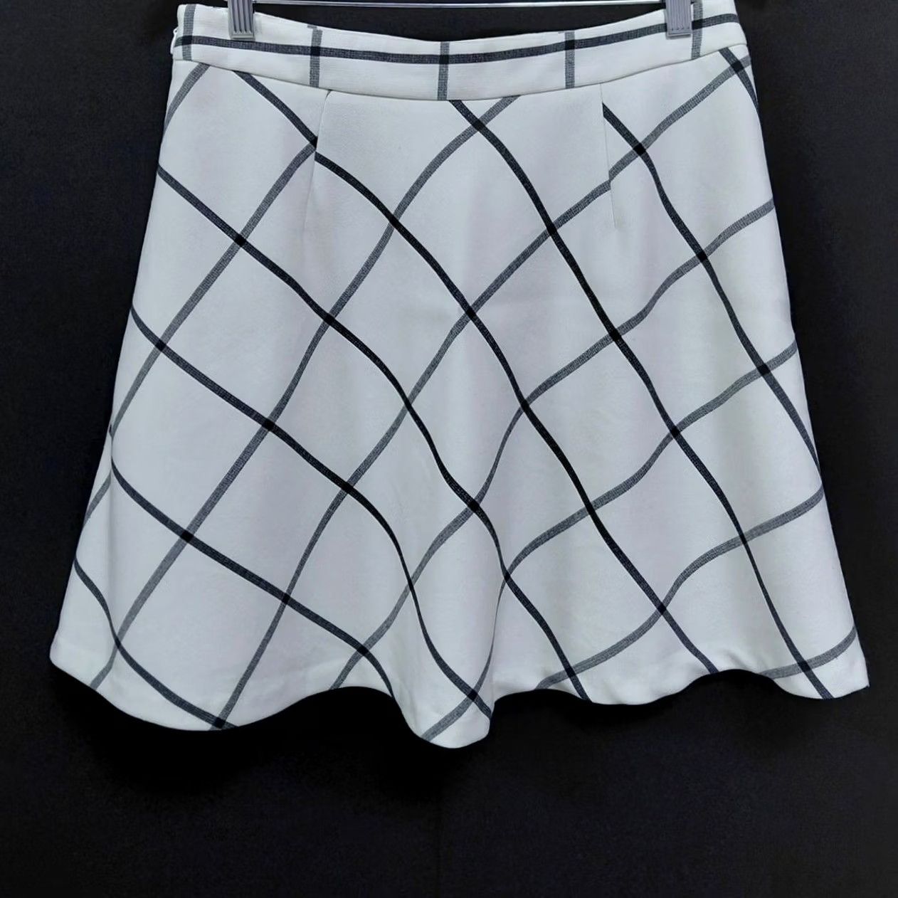 Loft LOFT Black White Plaid Skirt Women Size 6 Lightweight Flare Knee Length Casual Workwear Size 28" / US 6 / IT 42 - 2 Thumbnail