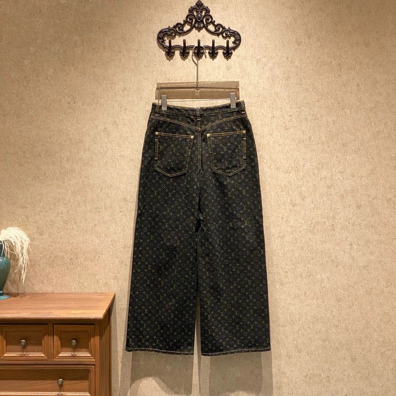 Louis Vuitton Louis Vuitton 25 FW new black and gold print full print wi Size US 40 / EU 56 - 2 Thumbnail
