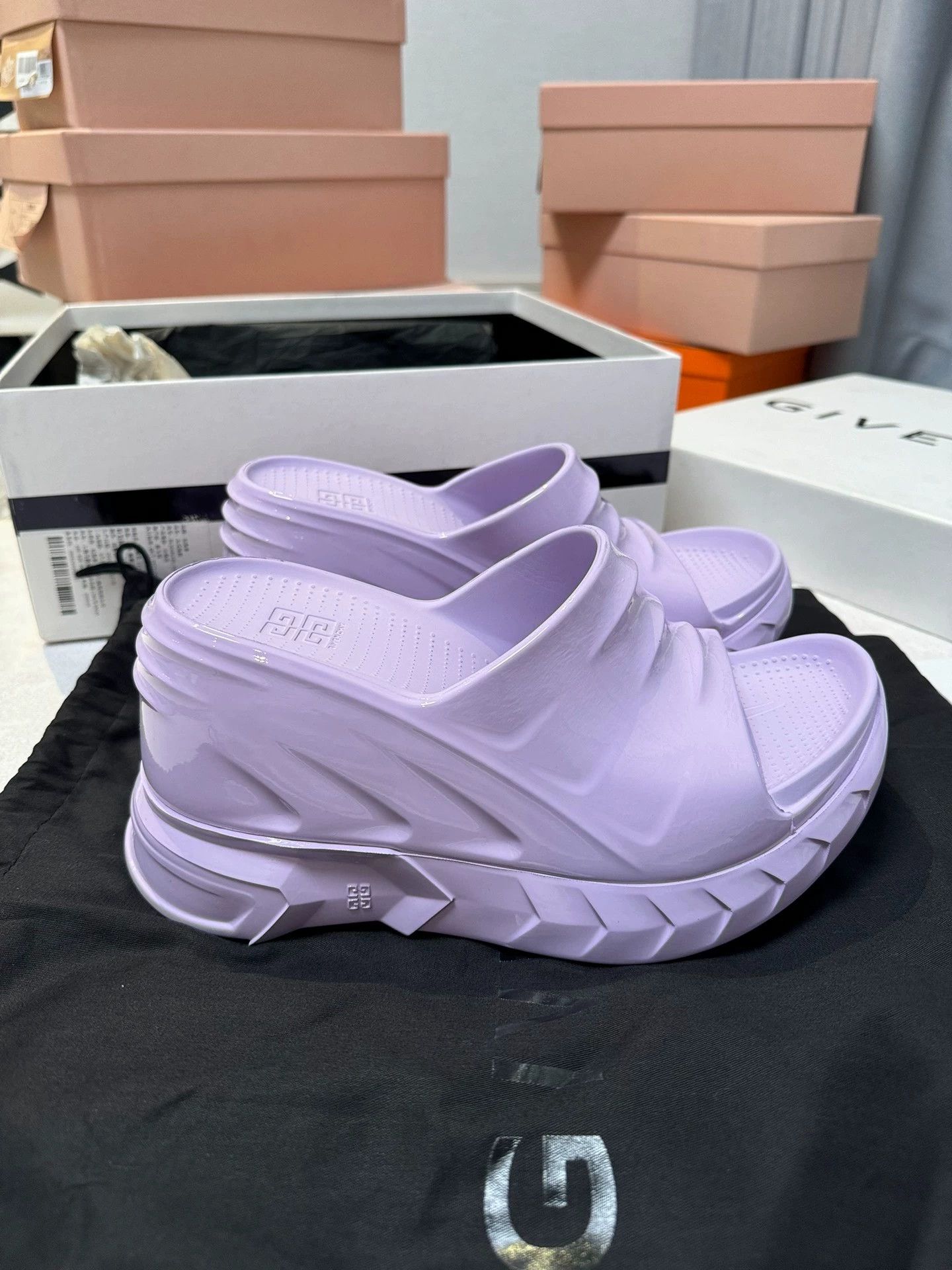 Givenchy Givenchy Marshmallow Lilac 38 Slides Size US 7.5 / IT 37.5 - 1 Thumbnail