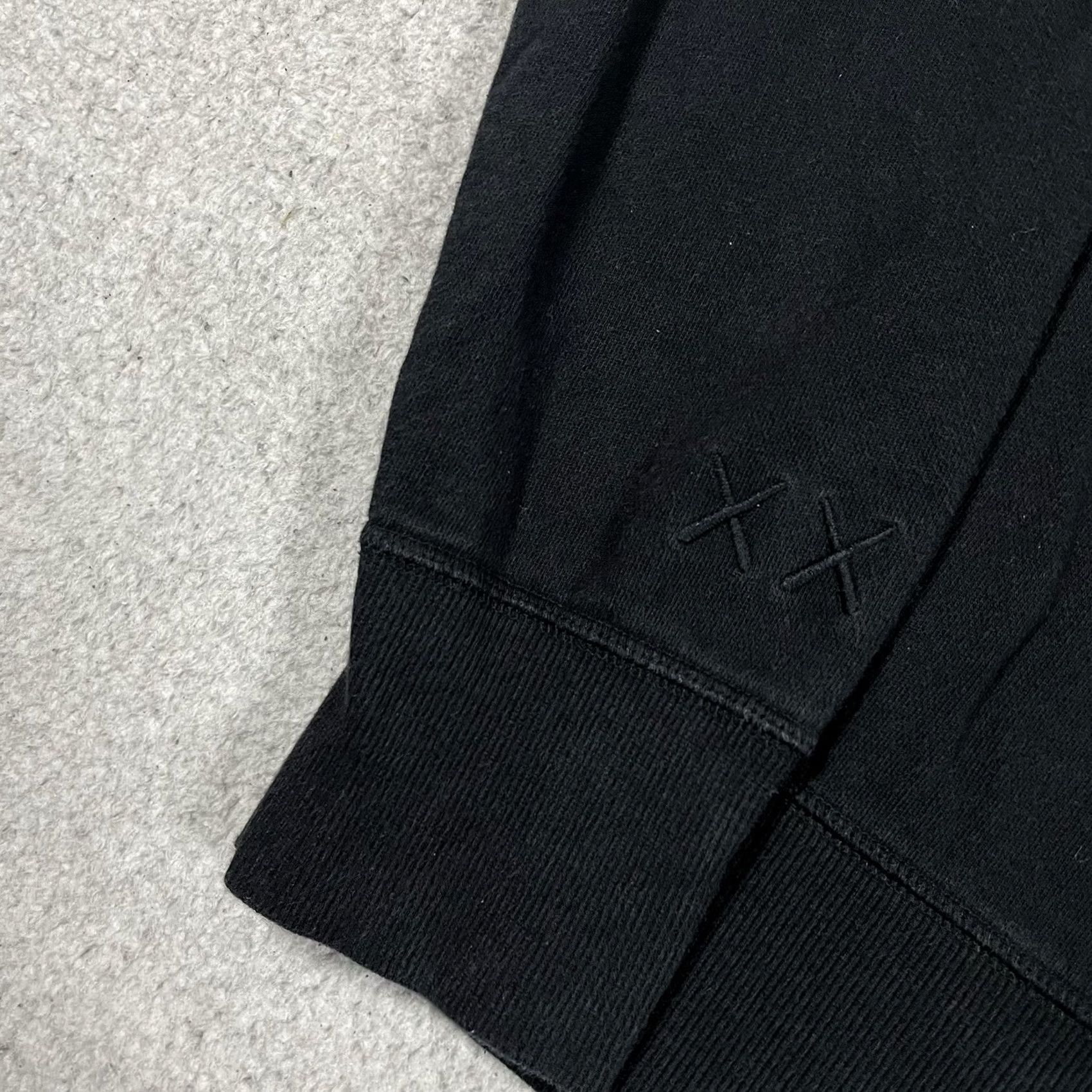Uniqlo UNIQLO KAWS Peanuts Sweatshirt Mens M Black Snoopy Long Sleeve Crewneck Size US M / EU 48-50 / 2 - 3 Thumbnail