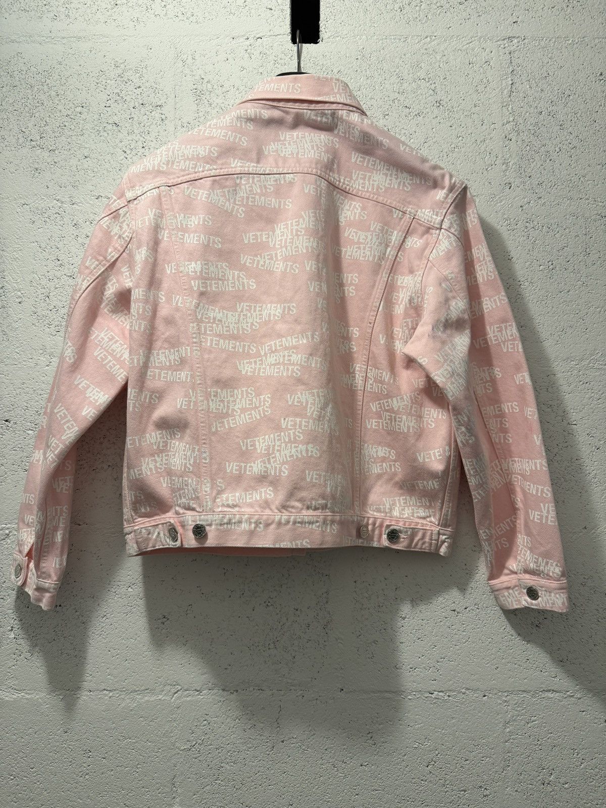 Vetements *RARE* VETEMENTS GVASALIA STAMP AOP DENIM JACKET Size US M / EU 48-50 / 2 - 9 Thumbnail