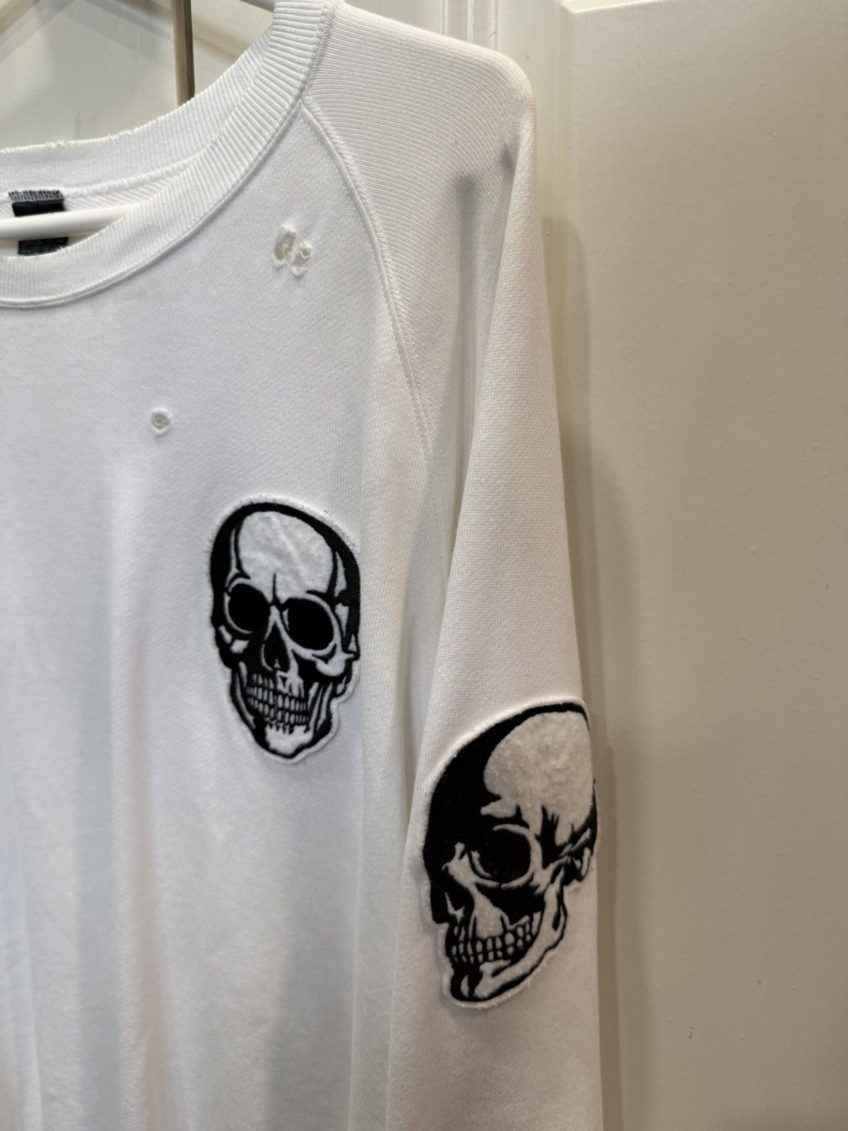 Number (N)ine double skull patch white sweater Size US M / EU 48-50 / 2 - 3 Thumbnail
