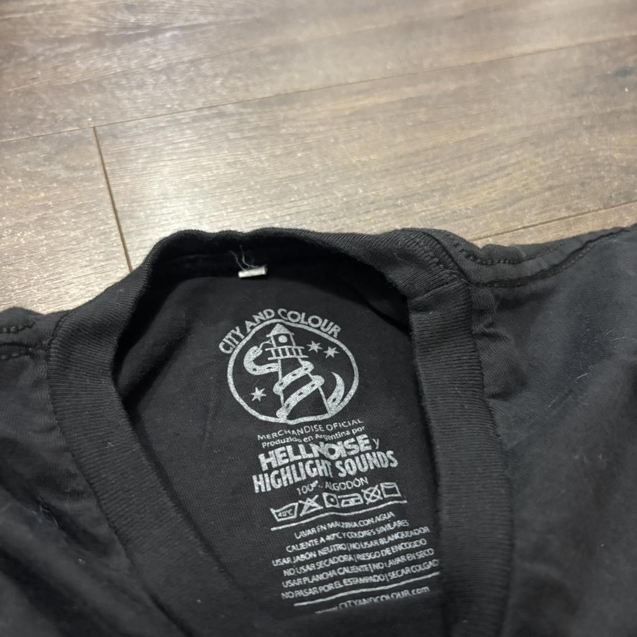 Gildan city and colour South America tour t shirt 2016 XL fits M/L Size US XL / EU 56 / 4 - 6 Thumbnail