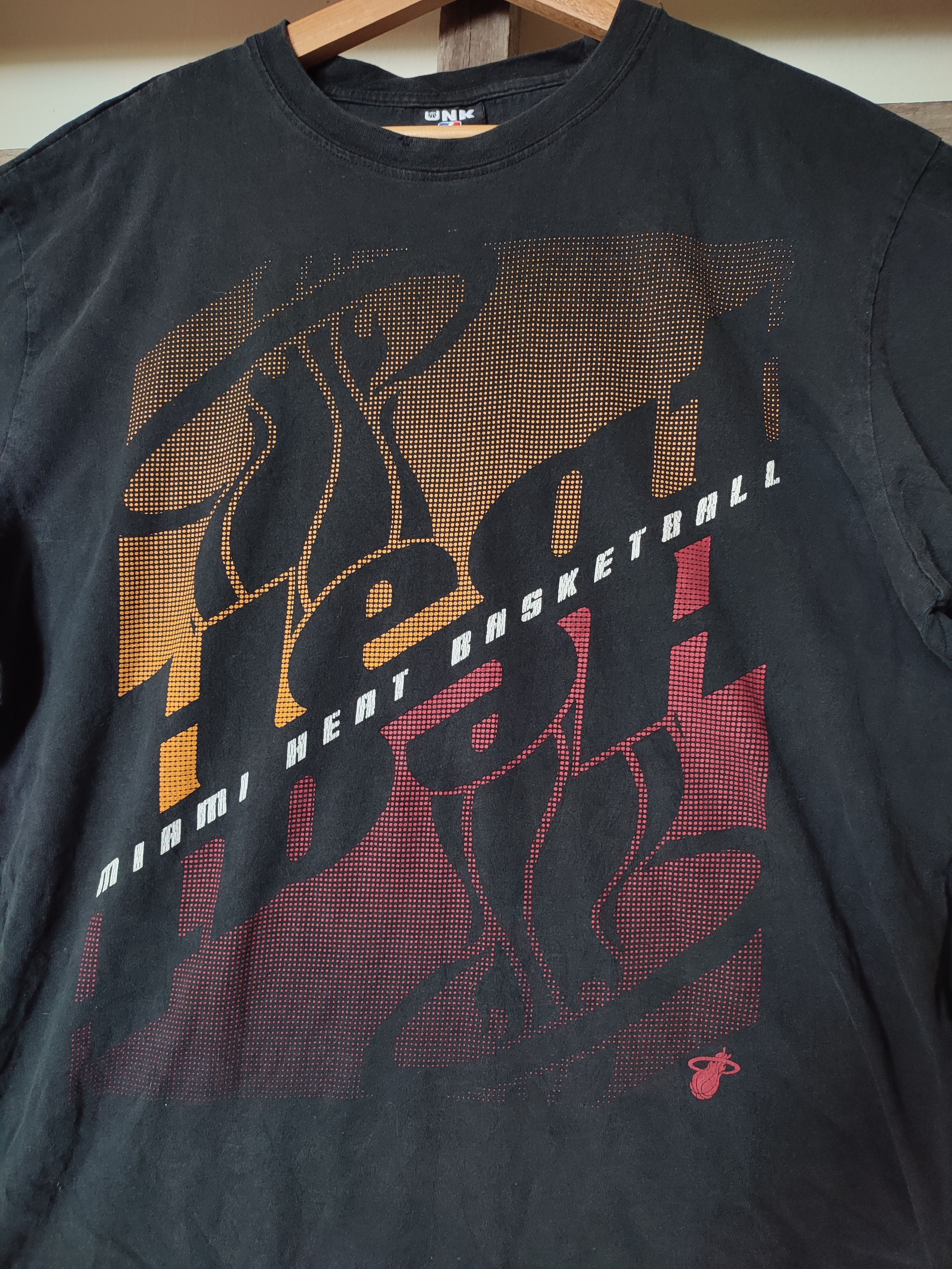 NBA Vintage NBA Miami Heat Basketball Tee Size US XL / EU 56 / 4 - 2 Thumbnail