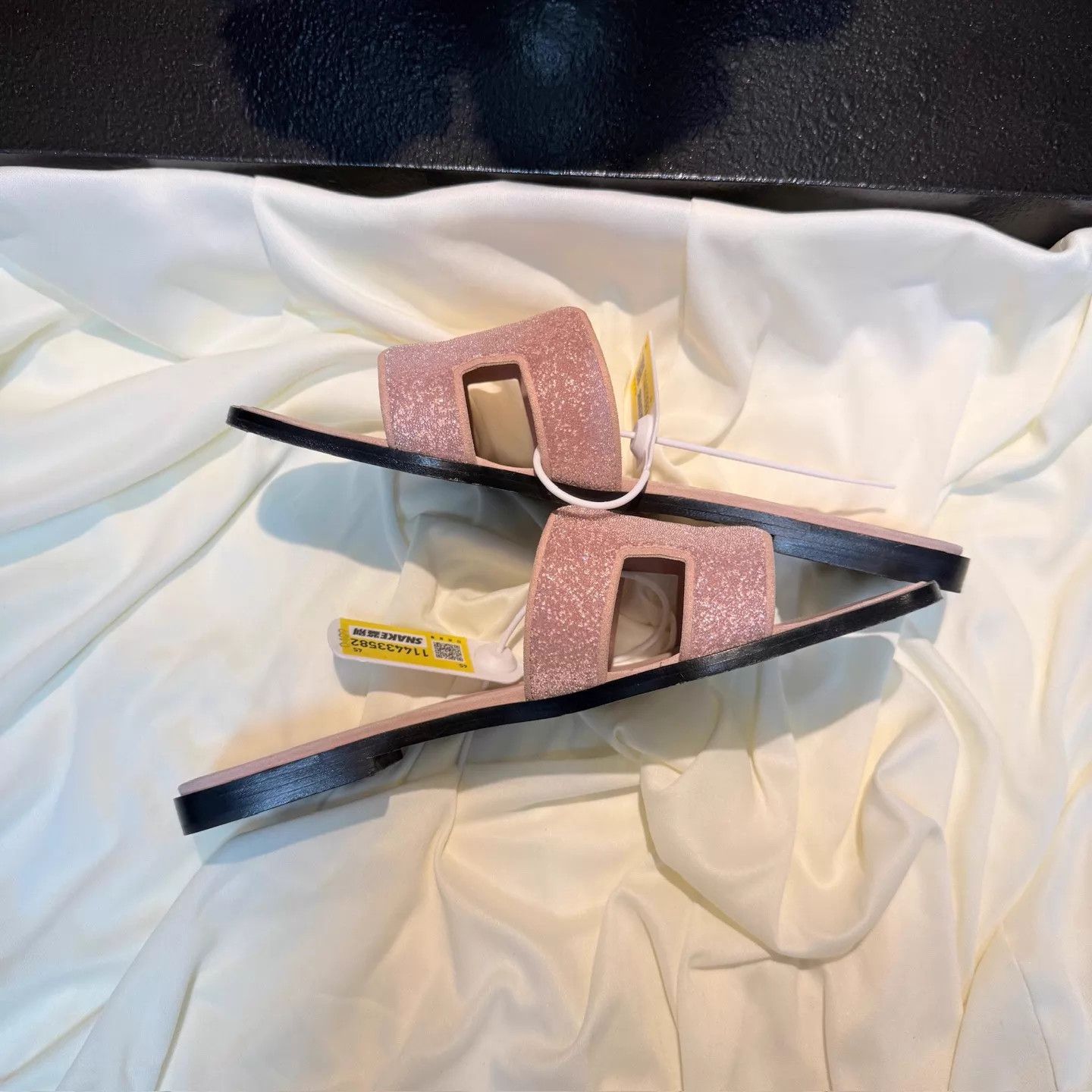 Hermes Hermes Pink Crystal H Slipper 39 99New 7k nh3064 Size US 8.5 / IT 38.5 - 4 Thumbnail