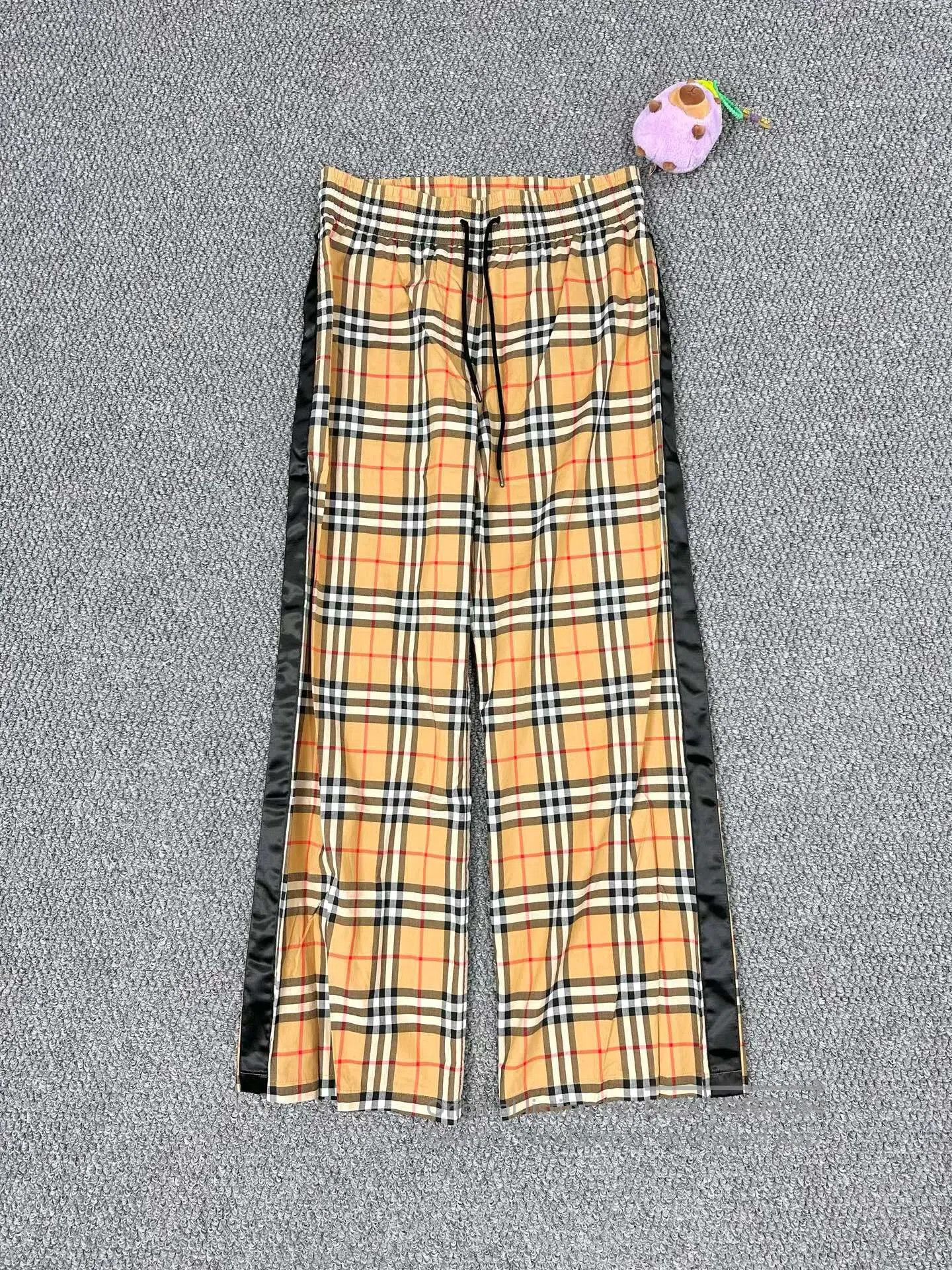 Burberry Burberry size UK6 Classic Khaki Plaid Black Edge Silk Pant Size US 27 - 1 Thumbnail