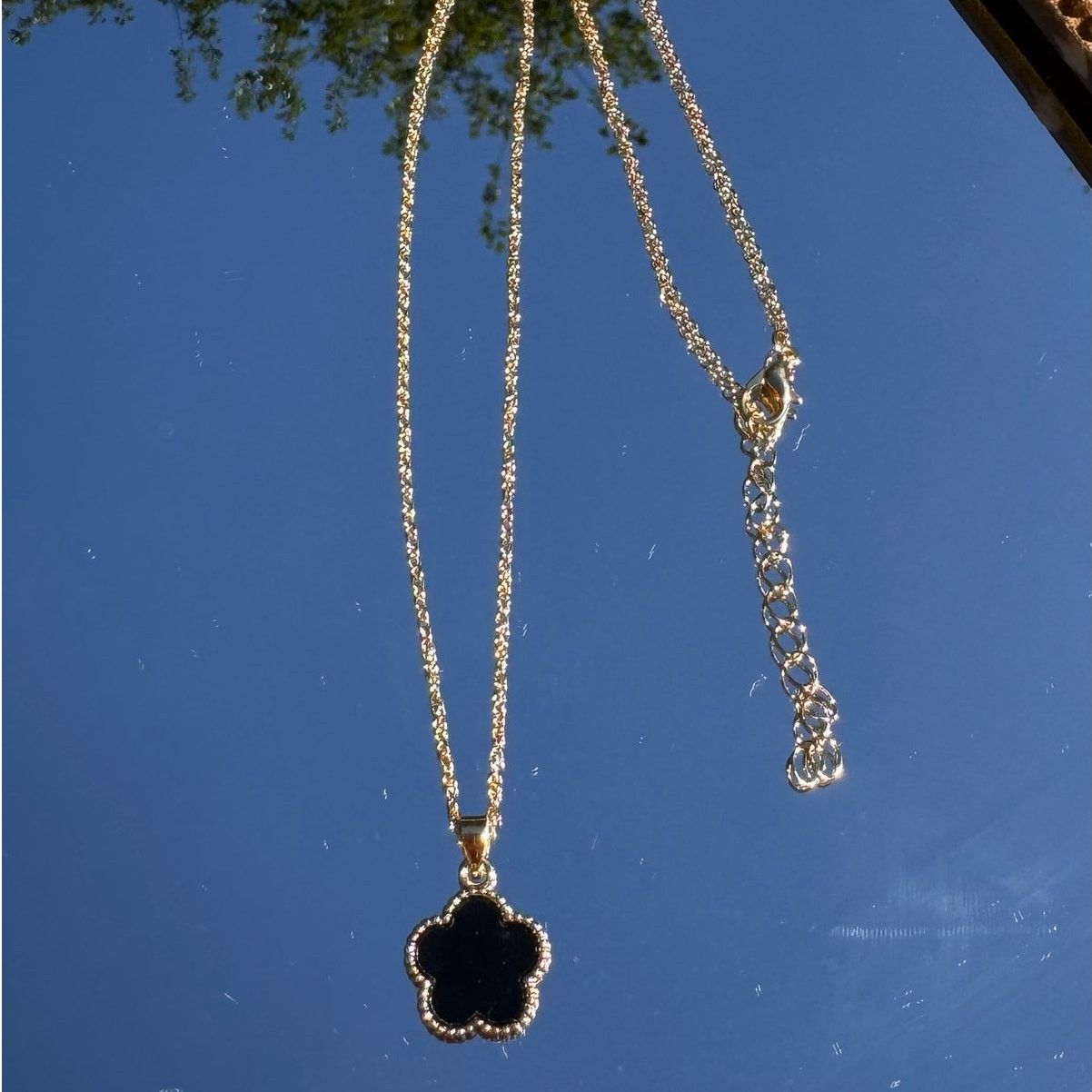 Vintage Black Clover Pendant Necklace Gold Chain 4 Leaf Clover Y2K Size ONE SIZE - 3 Thumbnail