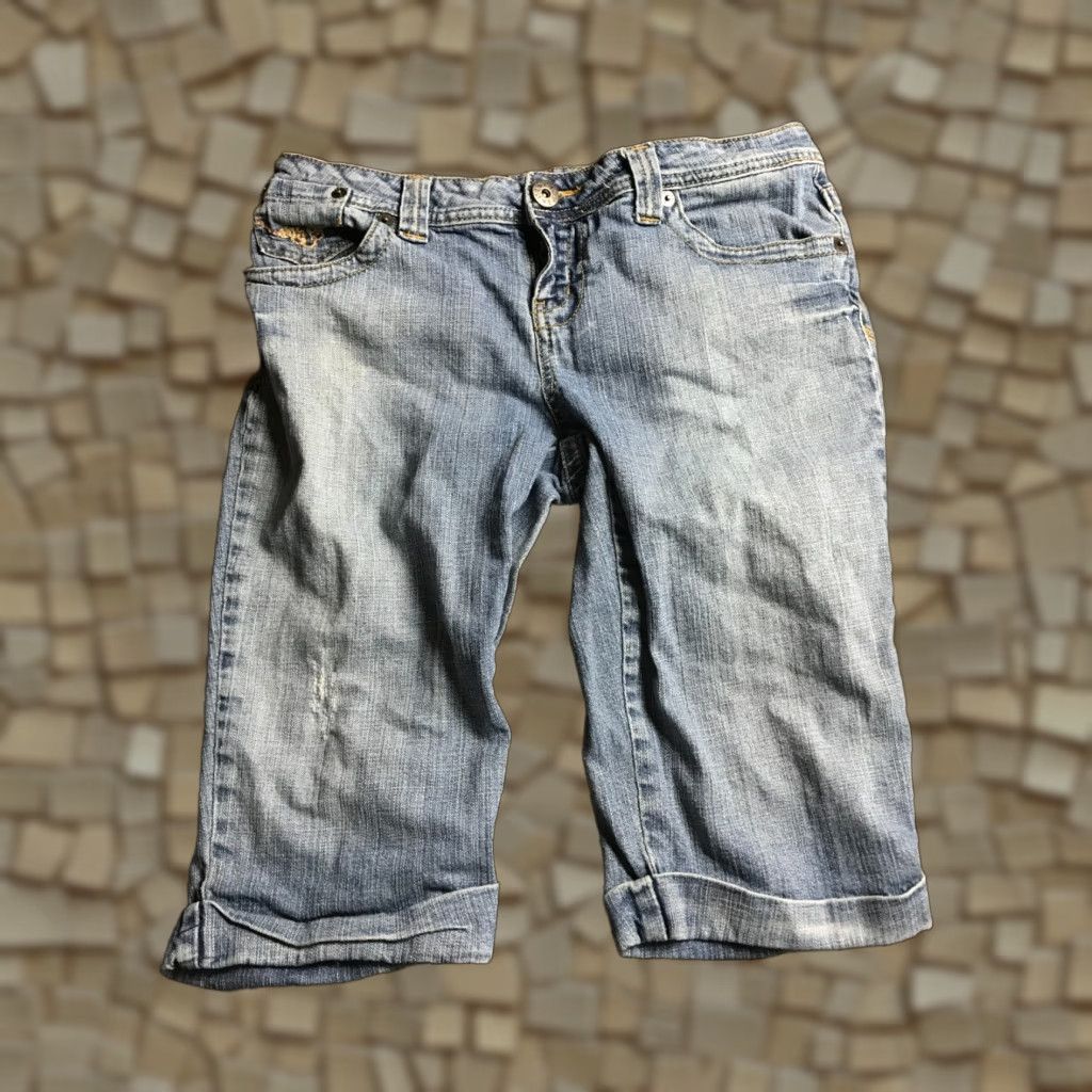 Vintage LEI Jeans, Women's Size 30, Blue Denim Capri Cuffed Pockets Regular Rise Low, 30, Adult Women, Capri Jeans, Fall Spring Summer, Womens Size 30" / US 8 / IT 44 - 1 Thumbnail