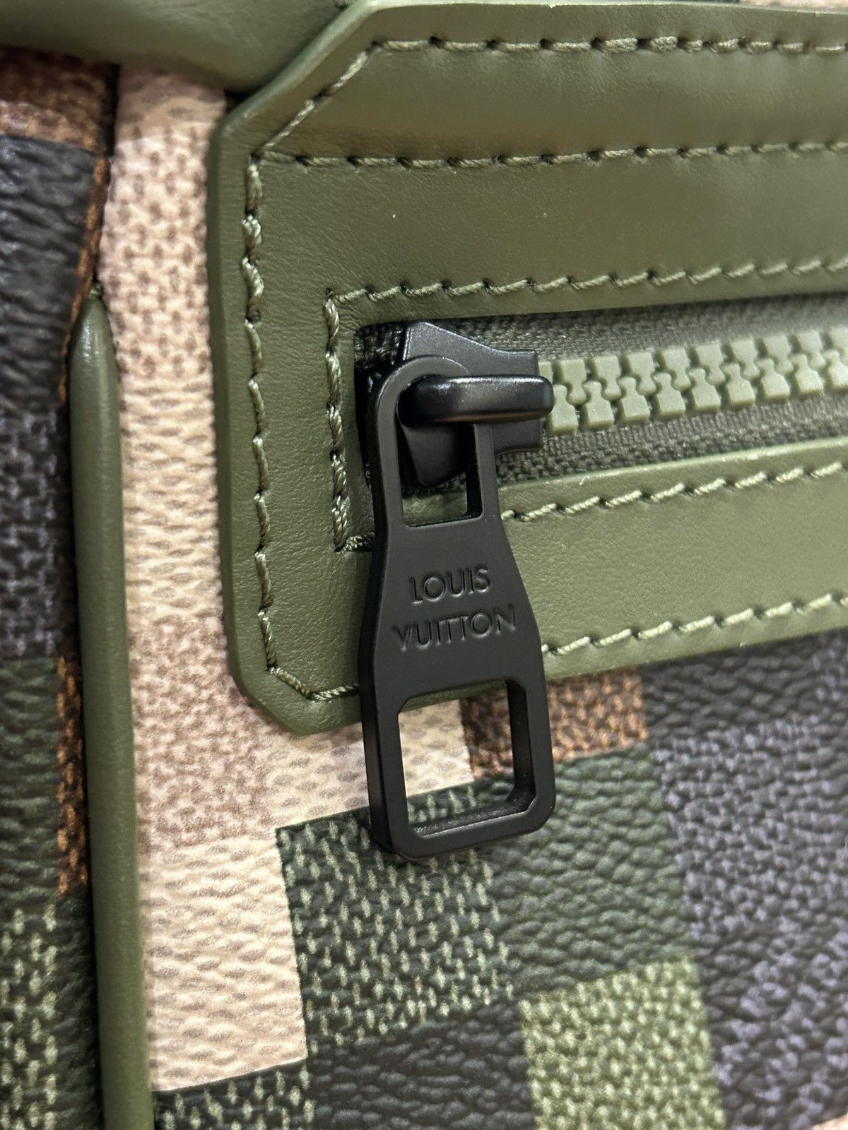 Louis Vuitton Louis Vuitton Damoflage Trail Messenger Bag Size ONE SIZE - 6 Thumbnail