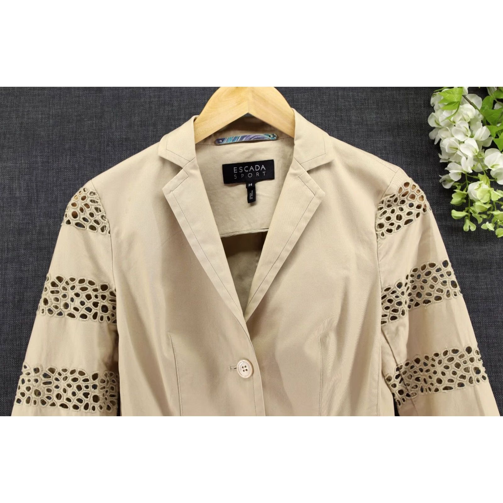 Escada Escada Women's Beige Eyelet Sleeve Lightweight Blazer Summer Sz 34 US S Size S / US 4 / IT 40 - 3 Thumbnail