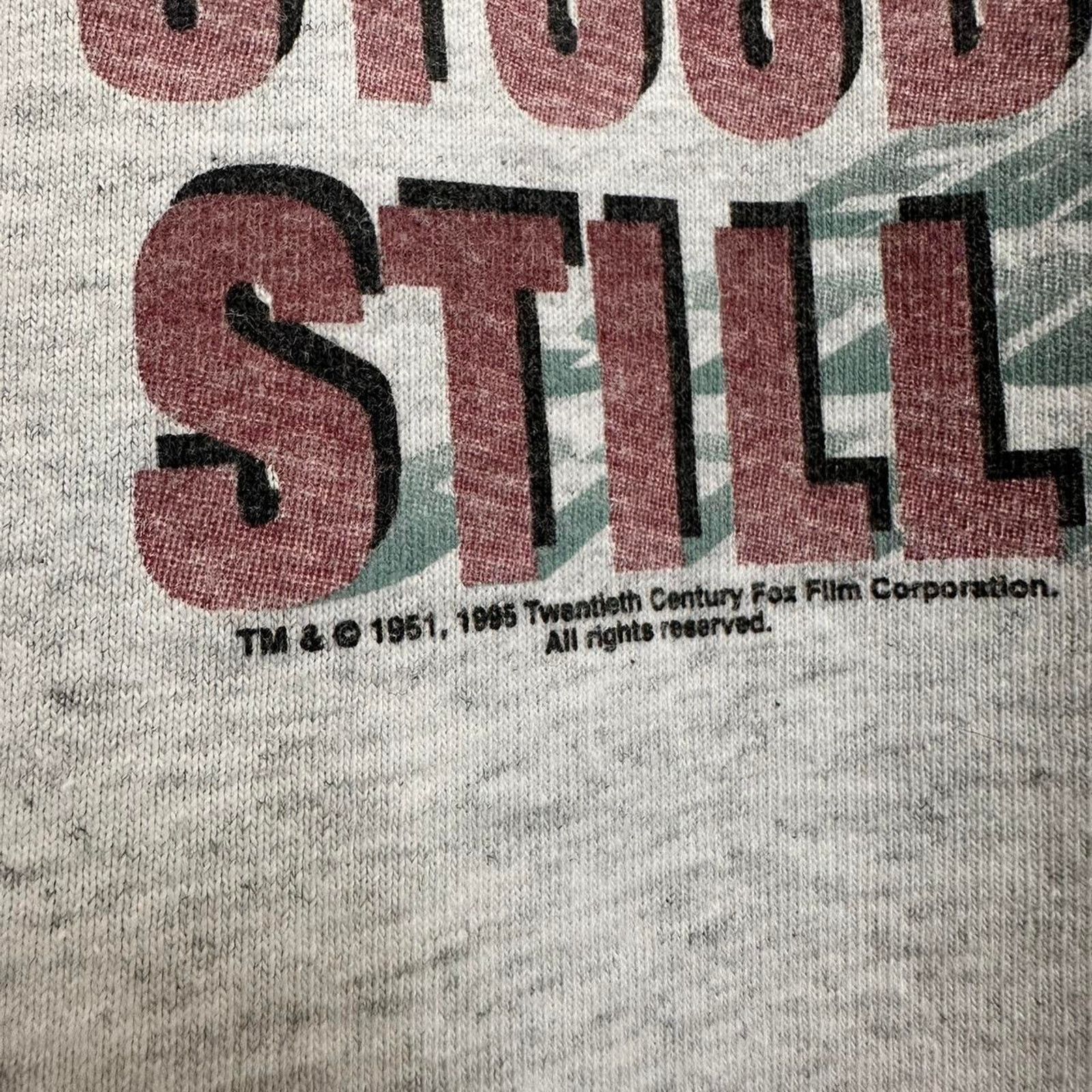 Fruit Of The Loom × Vintage Vintage 1996 The Day The Earth Stood Still Movie Promo Shirt Size US XL / EU 56 / 4 - 7 Thumbnail