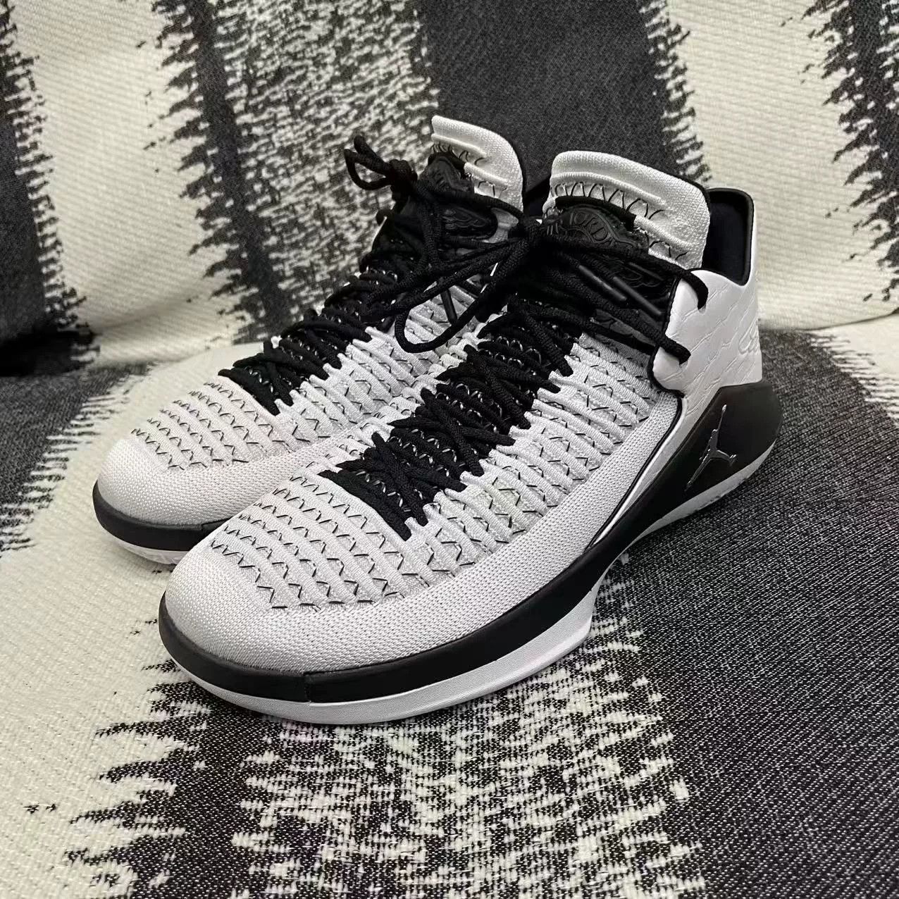 Jordan Brand Jordan Brand AIR JORDAN Black Lowtop Sneakers 8 Men Size US 8 / EU 41 - 1 Thumbnail