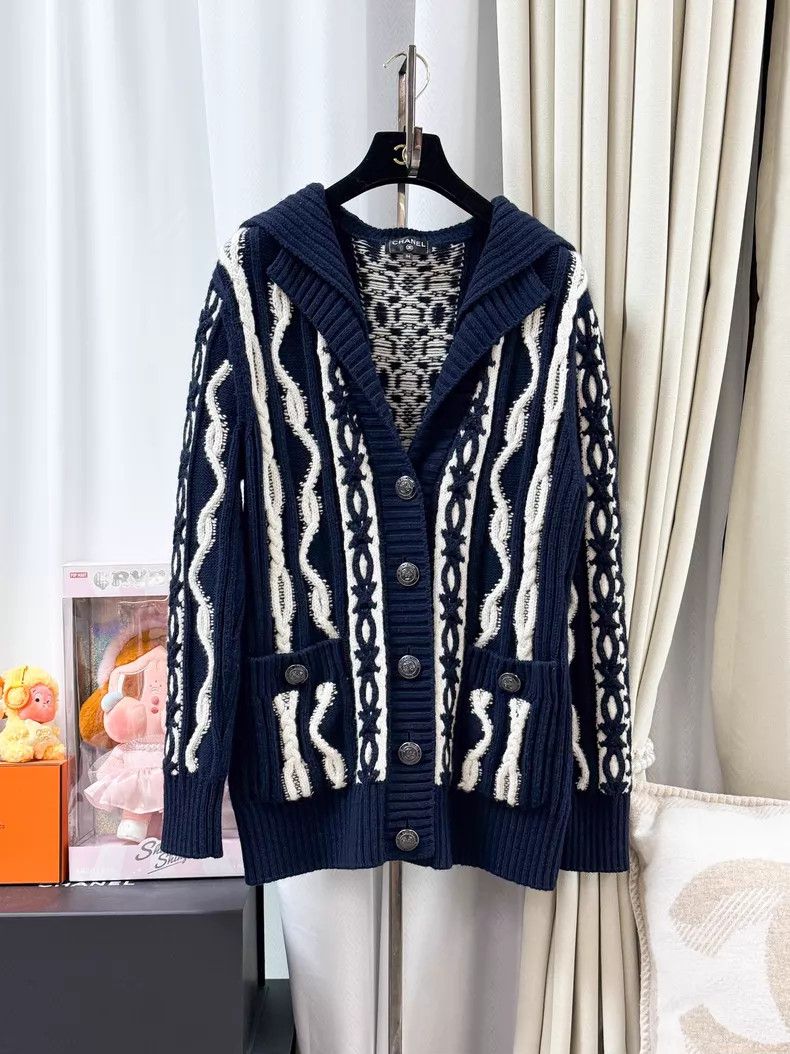 Chanel Chanel Pin white navy collar long-sleeved knitted cardigan Size XXS / US 00 / IT 34 - 1 Thumbnail