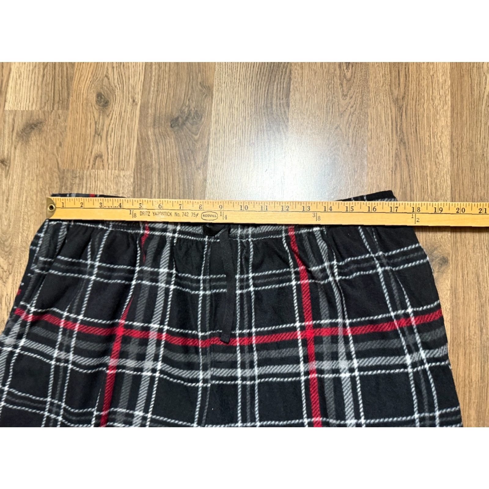 Joe Boxer VINTAGE Joe Boxer Pants Men XL Black White Red Plaid Sleepwear Pants Tie Waist (This line intentionally not included as vintage; if not vintage, omit) Size US 36 / EU 52 - 6 Thumbnail