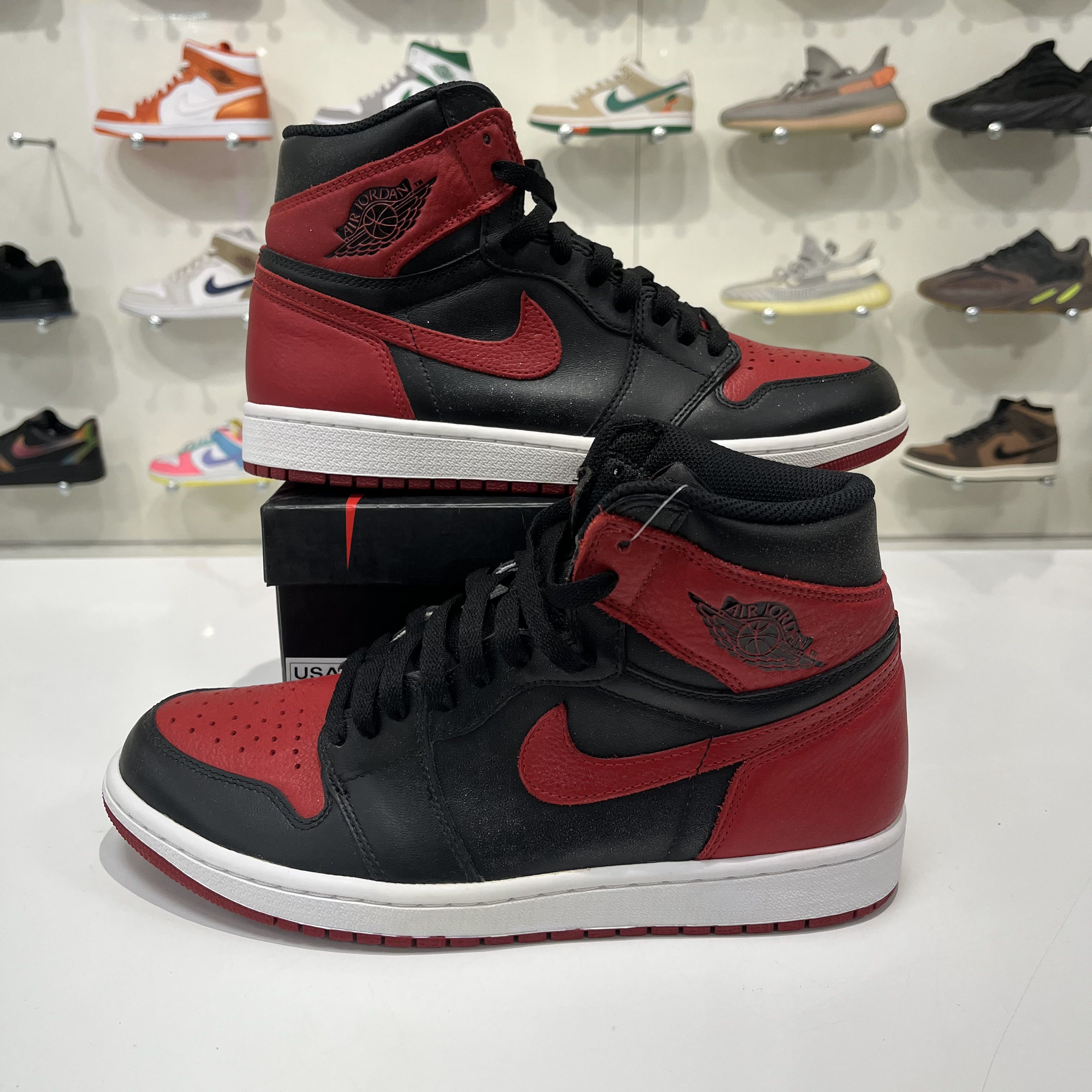 Nike Air Jordan 1 Retro High Bred Banned 2016 Size US 10 / EU 43 - 1 Thumbnail