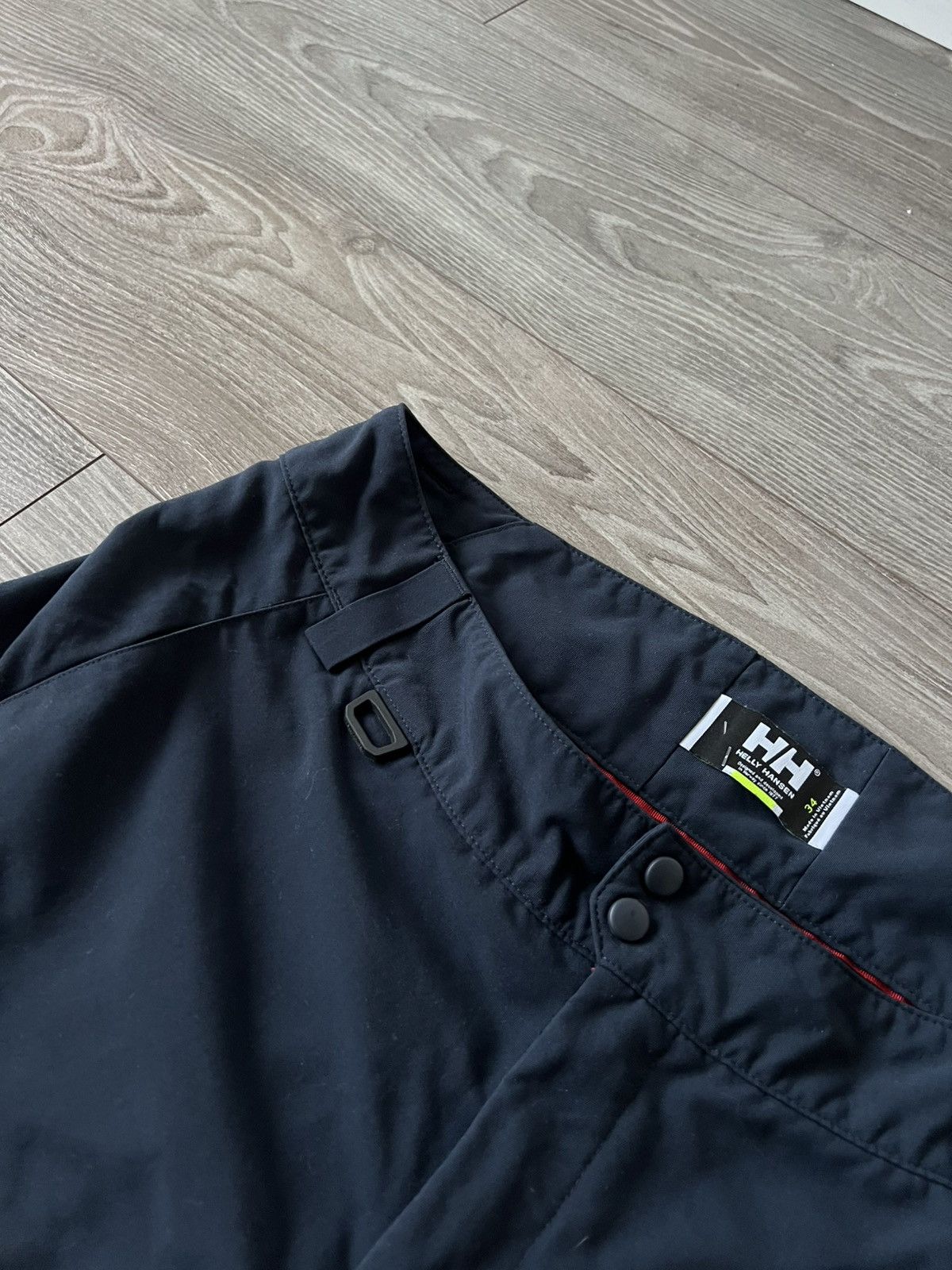 Helly Hansen Helly Hansen Men’s Tech Gorpcore Multi Pocket Trail Shorts Size US 34 / EU 50 - 16 Thumbnail