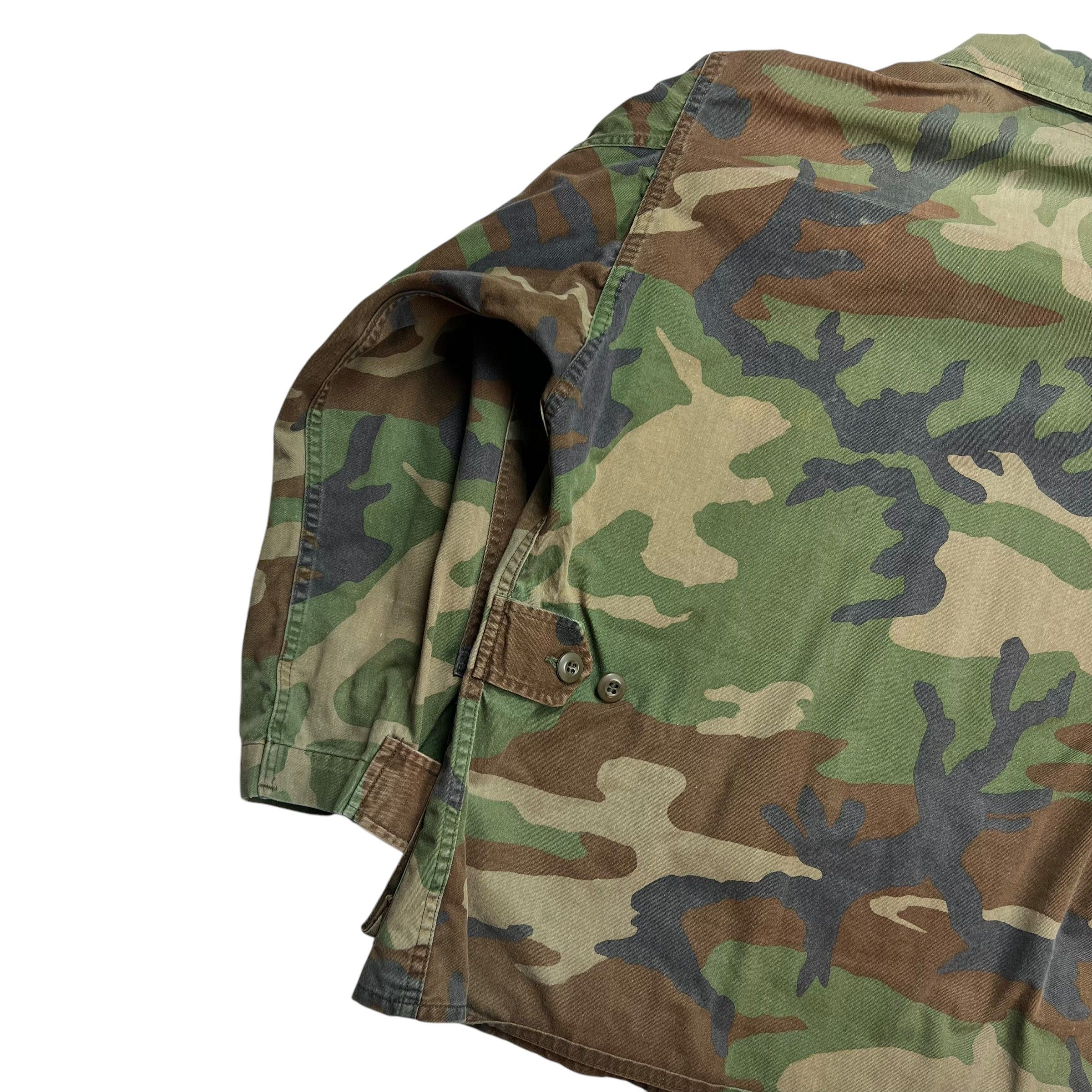 Vintage Woodland Camo Button-up ARMY Jacket - M Size US M / EU 48-50 / 2 - 7 Thumbnail