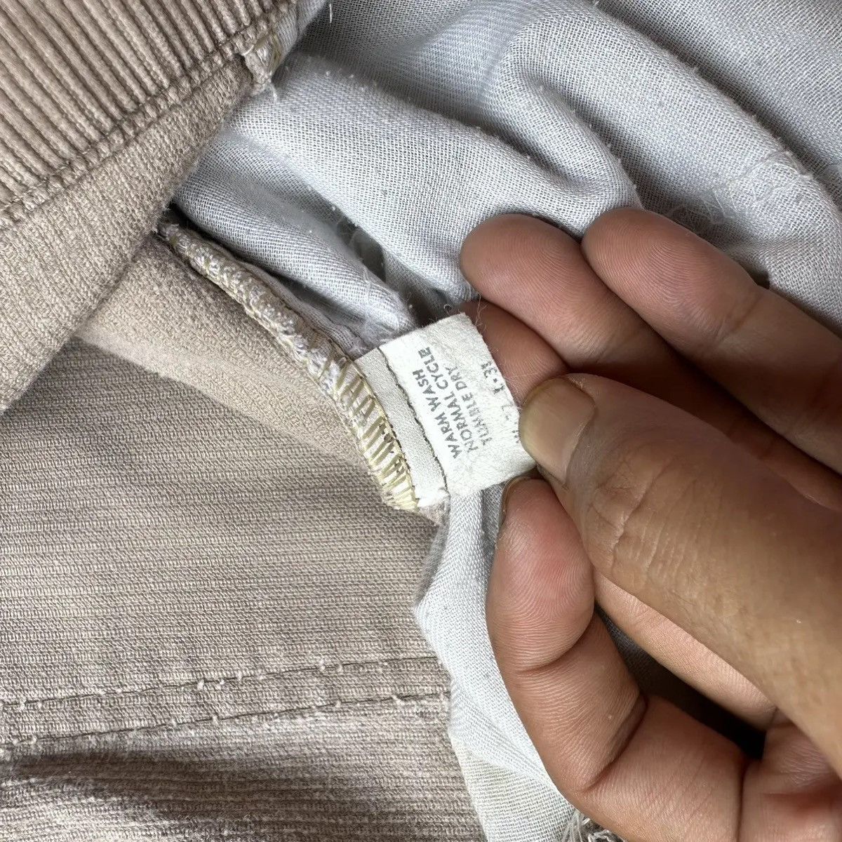 Levi's STEALS 💥 1980’s VINTAGE LEVI’S CORDUROY MADE IN USA PANT Size US 31 - 10 Thumbnail