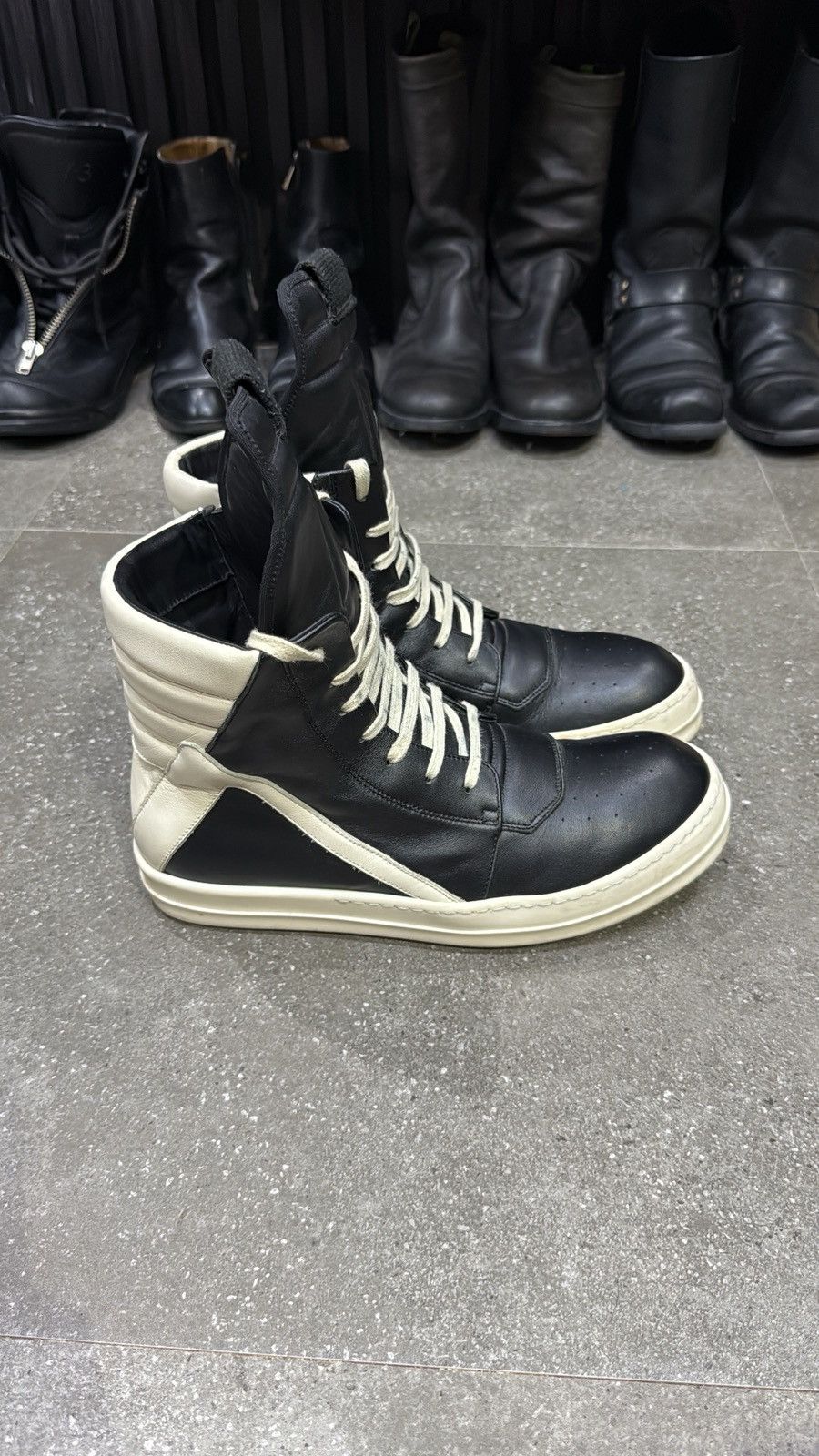 Rick Owens Rick Owens F/W 22’ Strobe Milk/Black Geobasket Size US 9 / EU 42 - 3 Thumbnail