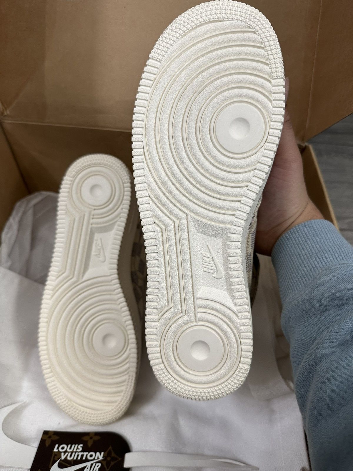 Louis Vuitton Louis Vuitton AF1 Mid Graffiti DS Size 7.5 Size US 7.5 / EU 40-41 - 17 Thumbnail