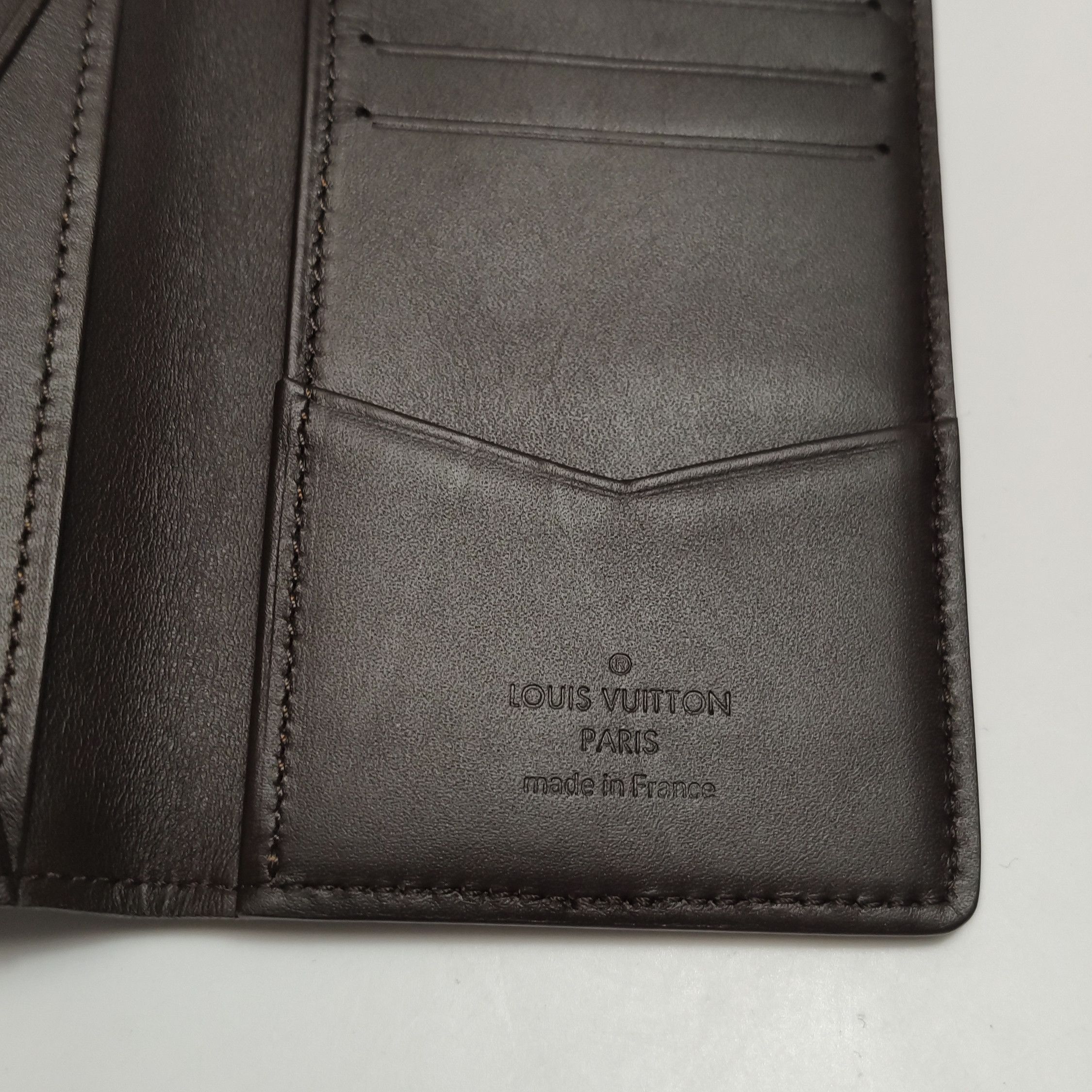 Louis Vuitton Louis Vuitton (LV) Cowhide Solid Color Letter Logo Card Hol Size ONE SIZE - 6 Thumbnail