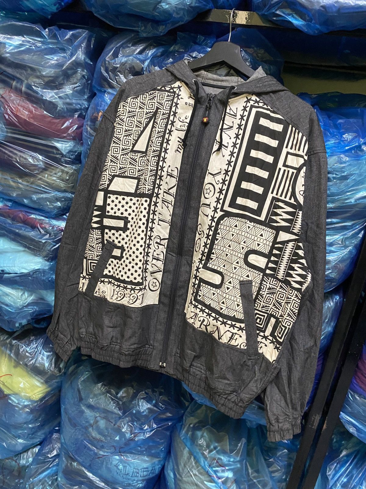 Vintage Vintage Tribal Graphic Tech Jacket Ethnic Print Windbreaker Size US L / EU 52-54 / 3 - 4 Thumbnail