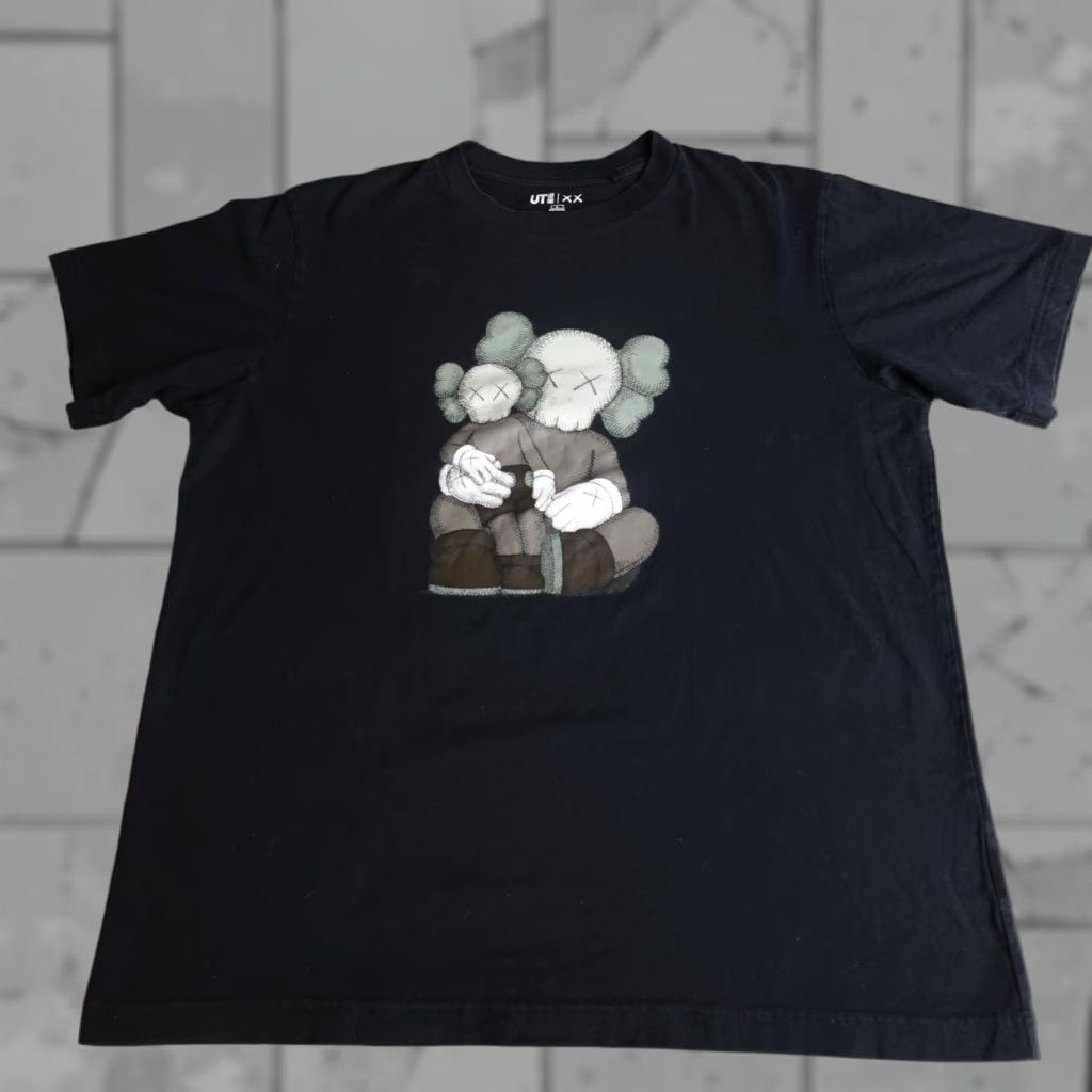 Uniqlo Uniqlo x Kaws Shirt Large Black Double Sided Short Sleeve Crew Neck Men Vintage No Size US L / EU 52-54 / 3 - 1 Thumbnail