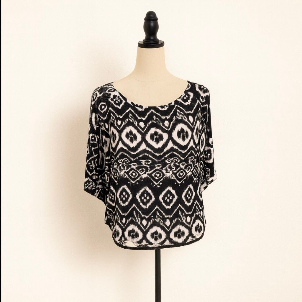 Saks Fifth Avenue Saks Fifth Avenue Blue Label SZ M Blouse – Navy & White Size M / US 6-8 / IT 42-44 - 1 Thumbnail