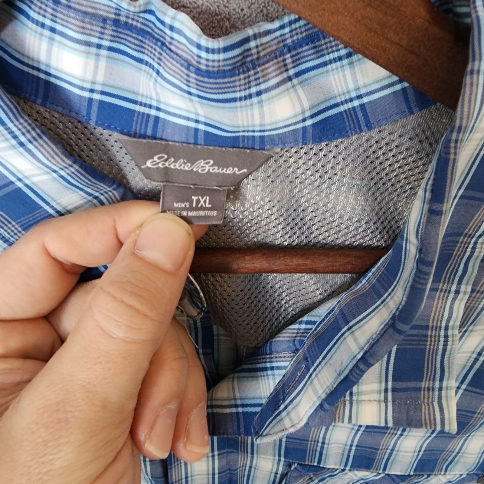 Eddie Bauer Eddie Bauer Men's XL Tall Plaid Blue White Short Sleeve Size US XL / EU 56 / 4 - 4 Thumbnail