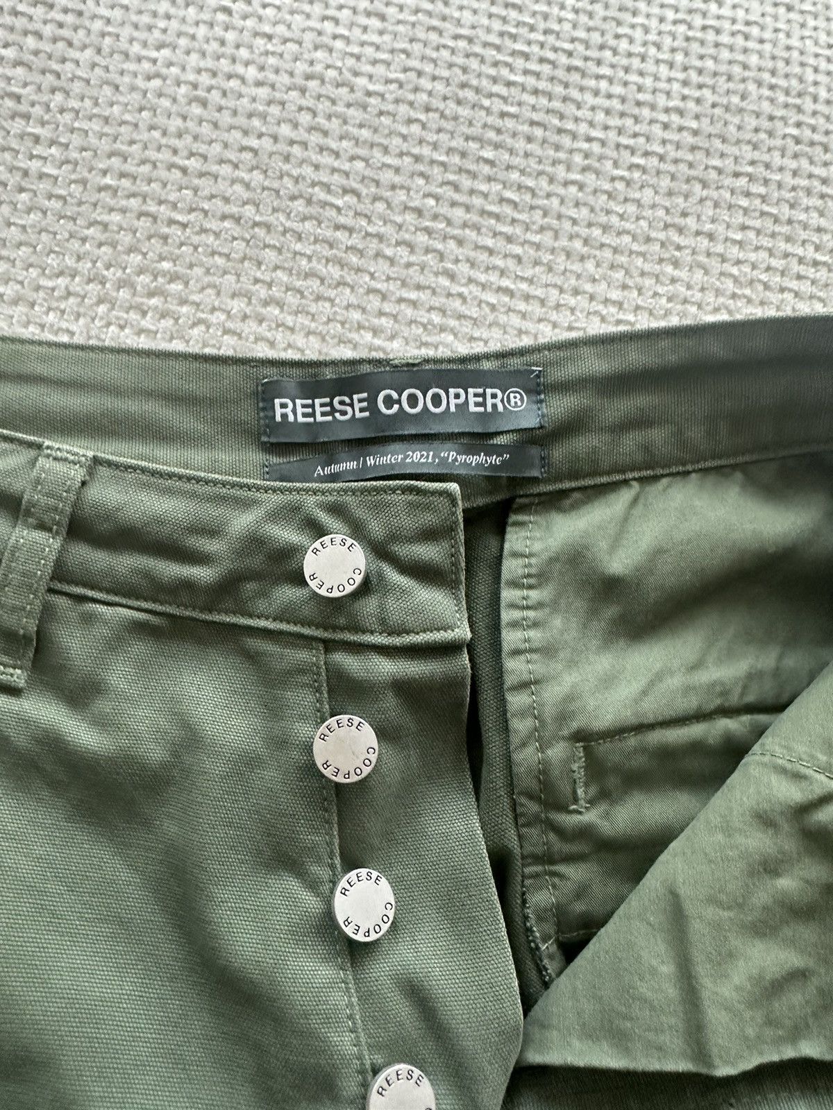 Reese Cooper Reese Cooper Organic Dye Cargo Trouser in Sage Size US 26 / EU 42 - 6 Thumbnail
