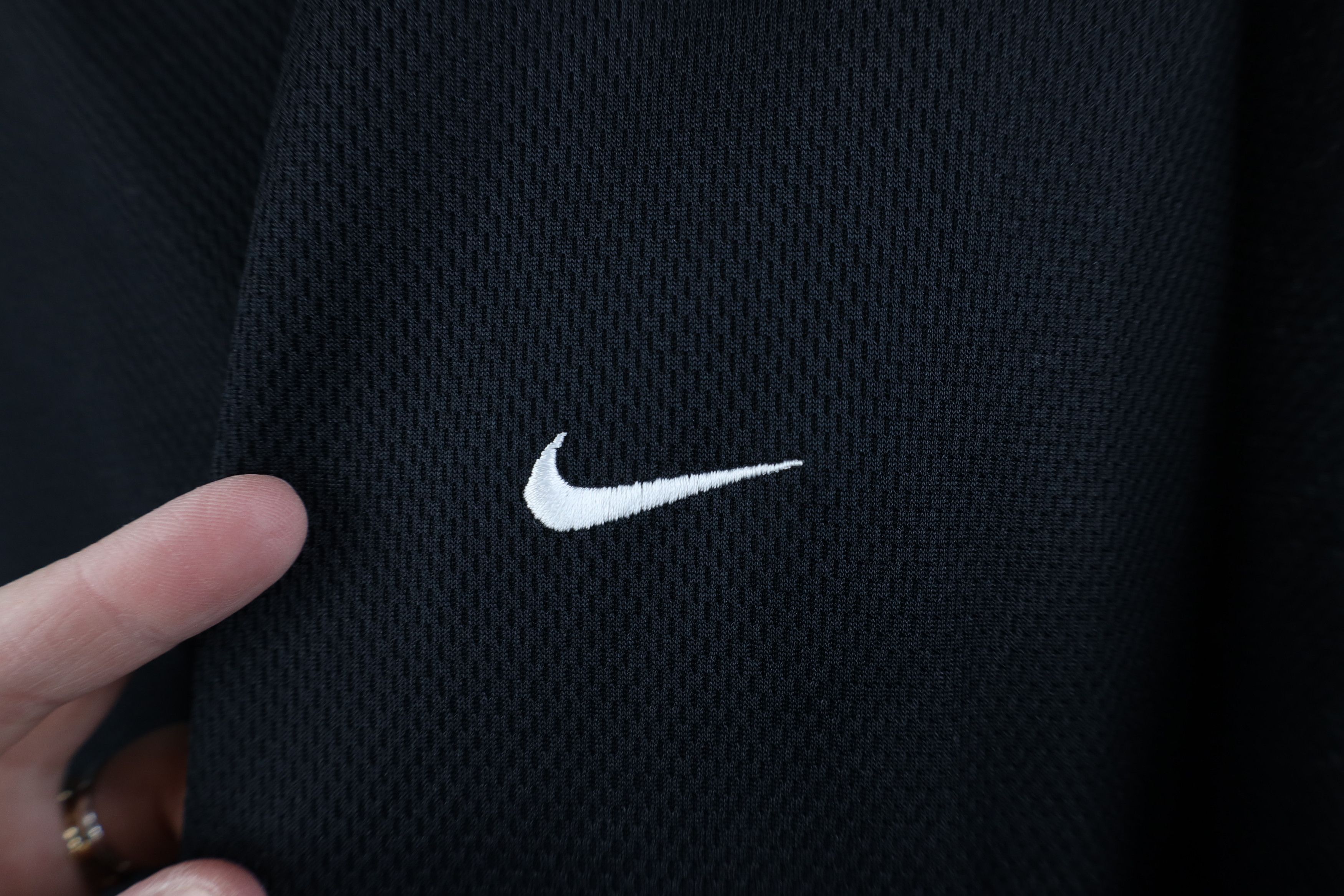 Nike Vintage Y2K Nike Mini Swoosh Knit Short Sleeve T-Shirt Black Size US L / EU 52-54 / 3 - 4 Thumbnail