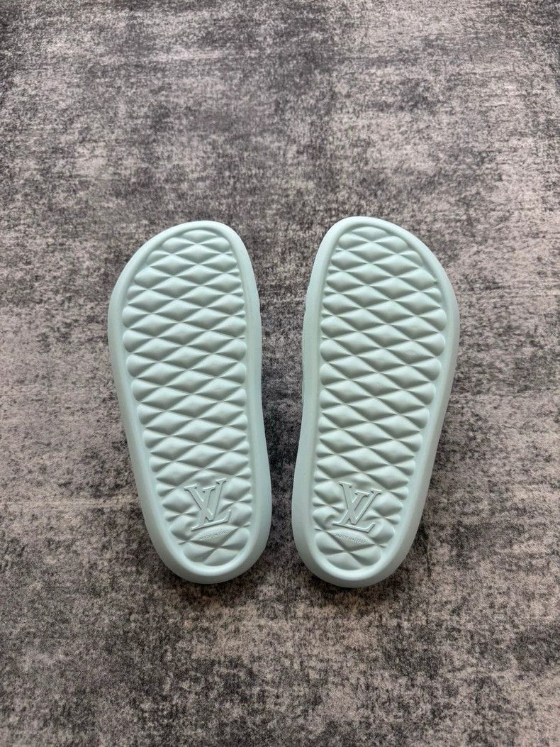 Louis Vuitton Louis Vuitton Baby Blue Embossed Slipper Size US 8 / EU 41 - 4 Thumbnail