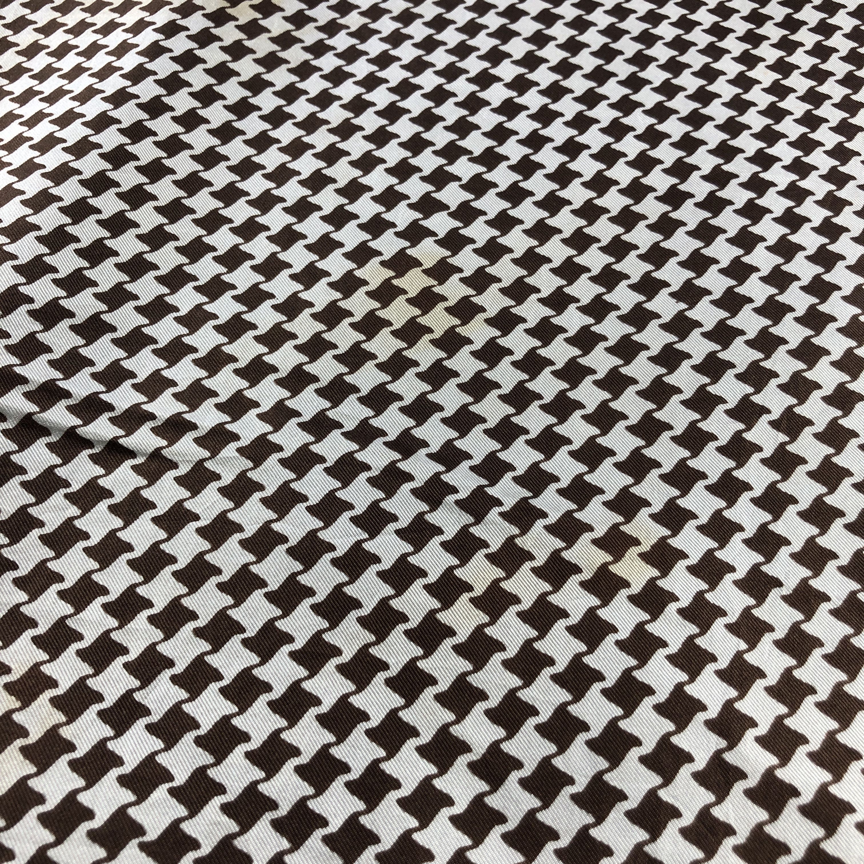 Vintage Vintage Luxury Houndstooth Hand Rolled Silk Scarf M1337 Size ONE SIZE - 7 Thumbnail