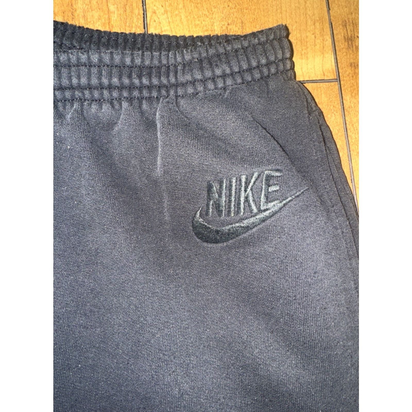 Nike VINTAGE Nike Sweatpants Men’s 32x30 Black Distressed 90s USA Made Pants Size US 32 / EU 48 - 7 Thumbnail