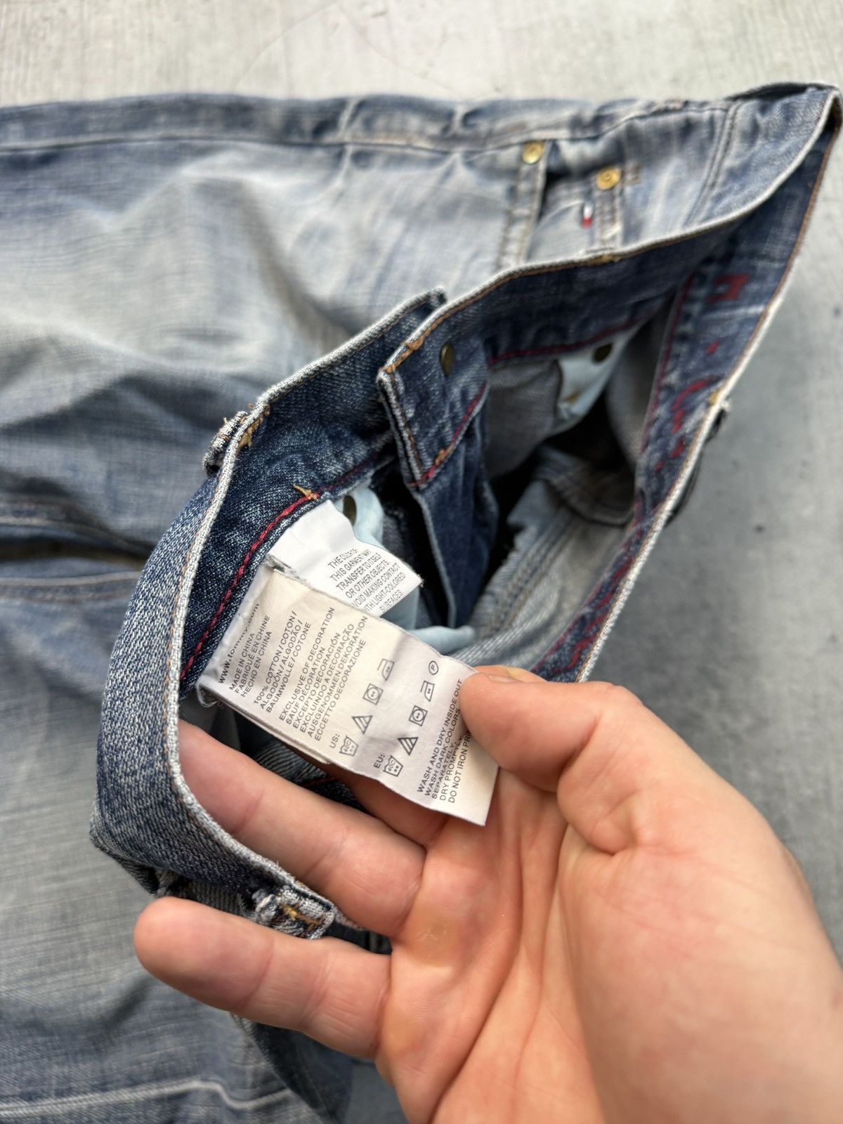 Tommy Hilfiger Vintage Tommy Hilfiger Jeans 34x34 Baggy Denim 90s Pants Size US 34 / EU 50 - 8 Thumbnail