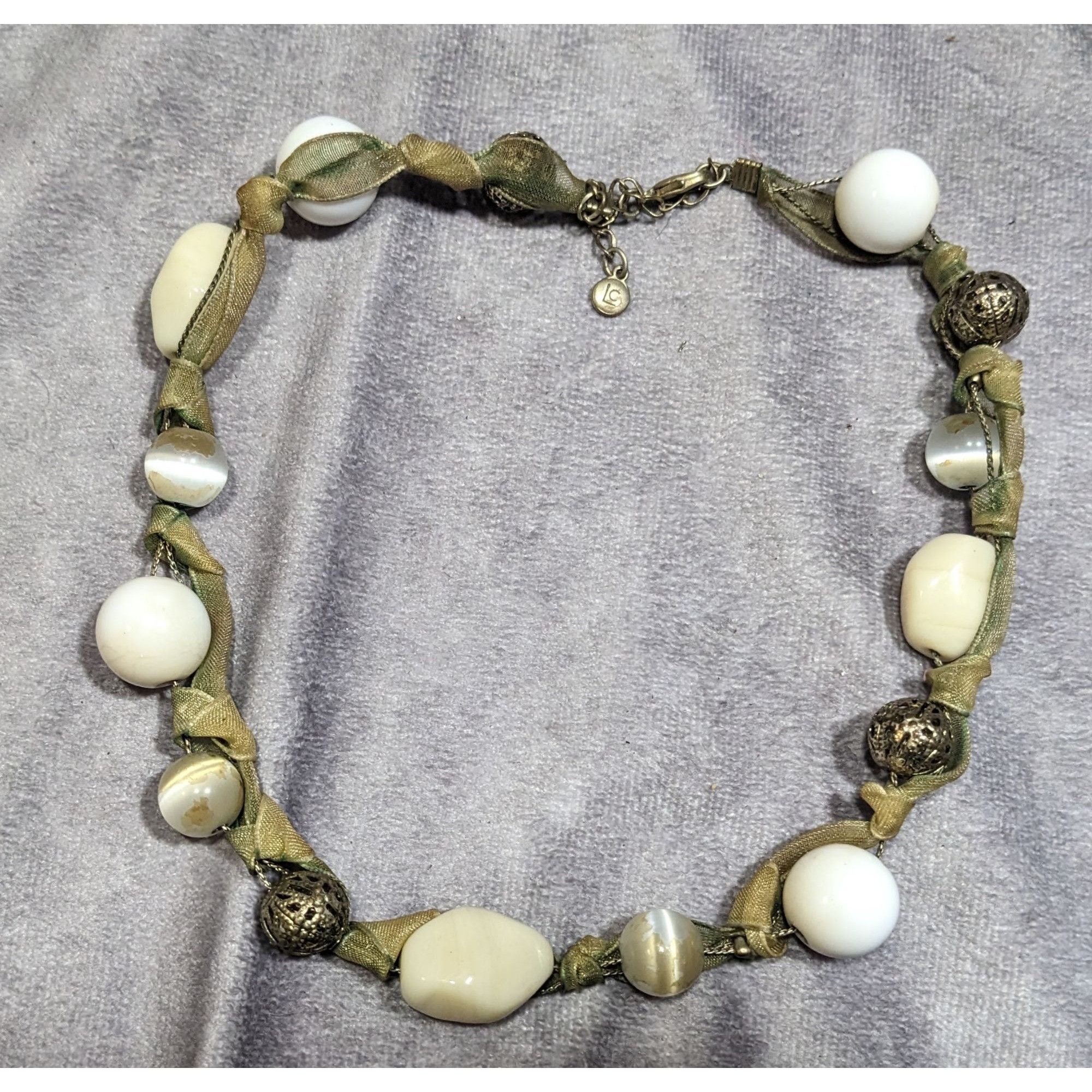 Liz Claiborne Liz Claiborne Beige And White Beaded Ribbon Necklace Size ONE SIZE - 5 Thumbnail