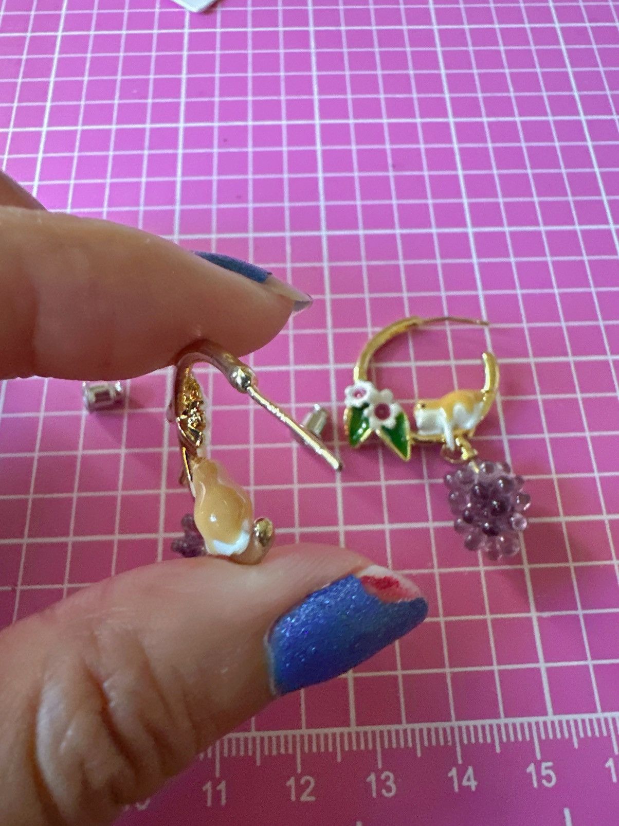 Aldo Aldo earrings gold tone open loops Weasal stealing grapes Size ONE SIZE - 3 Thumbnail