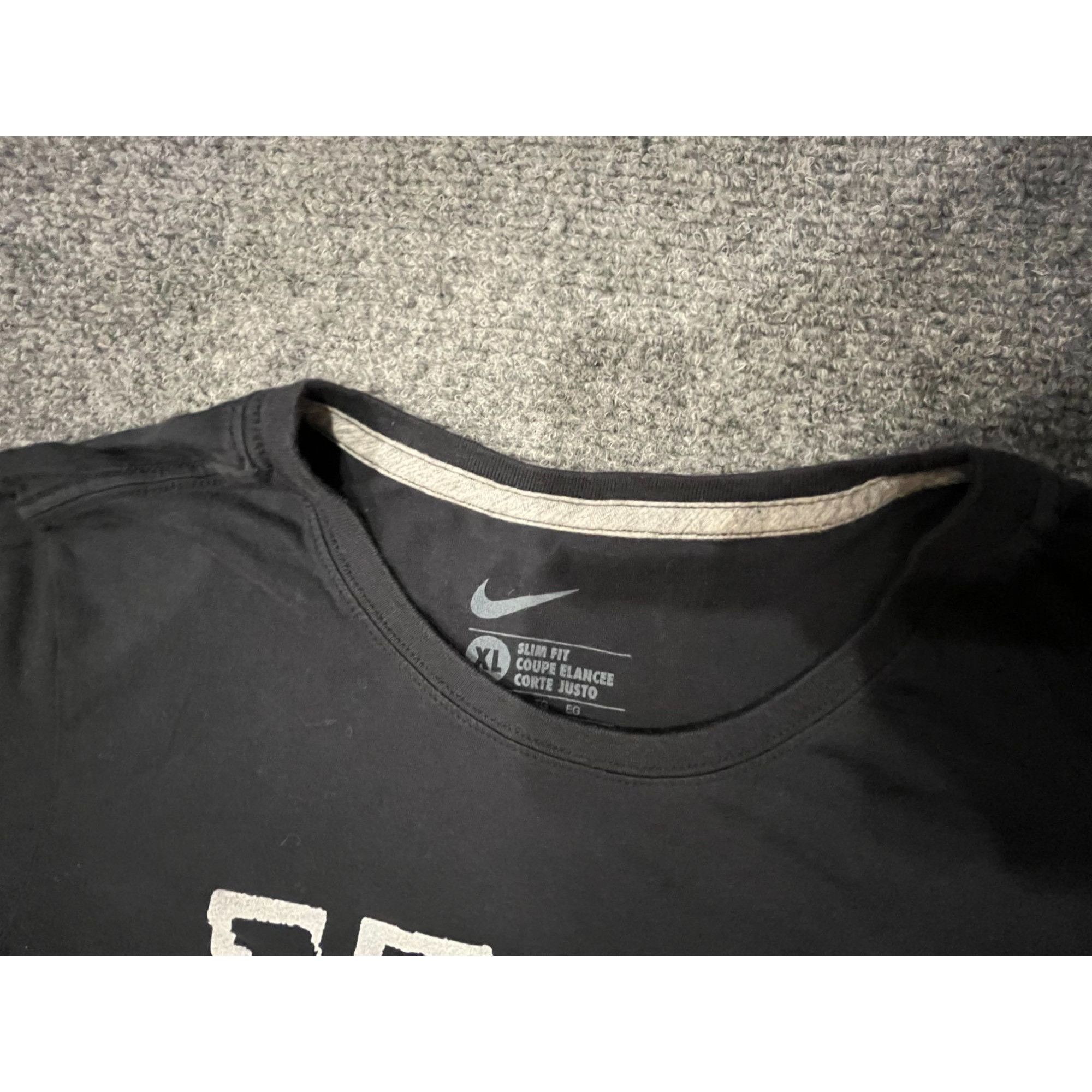 Nike the nike tee shirt size xl black nyc new york swoosh short s Size US XL / EU 56 / 4 - 5 Thumbnail