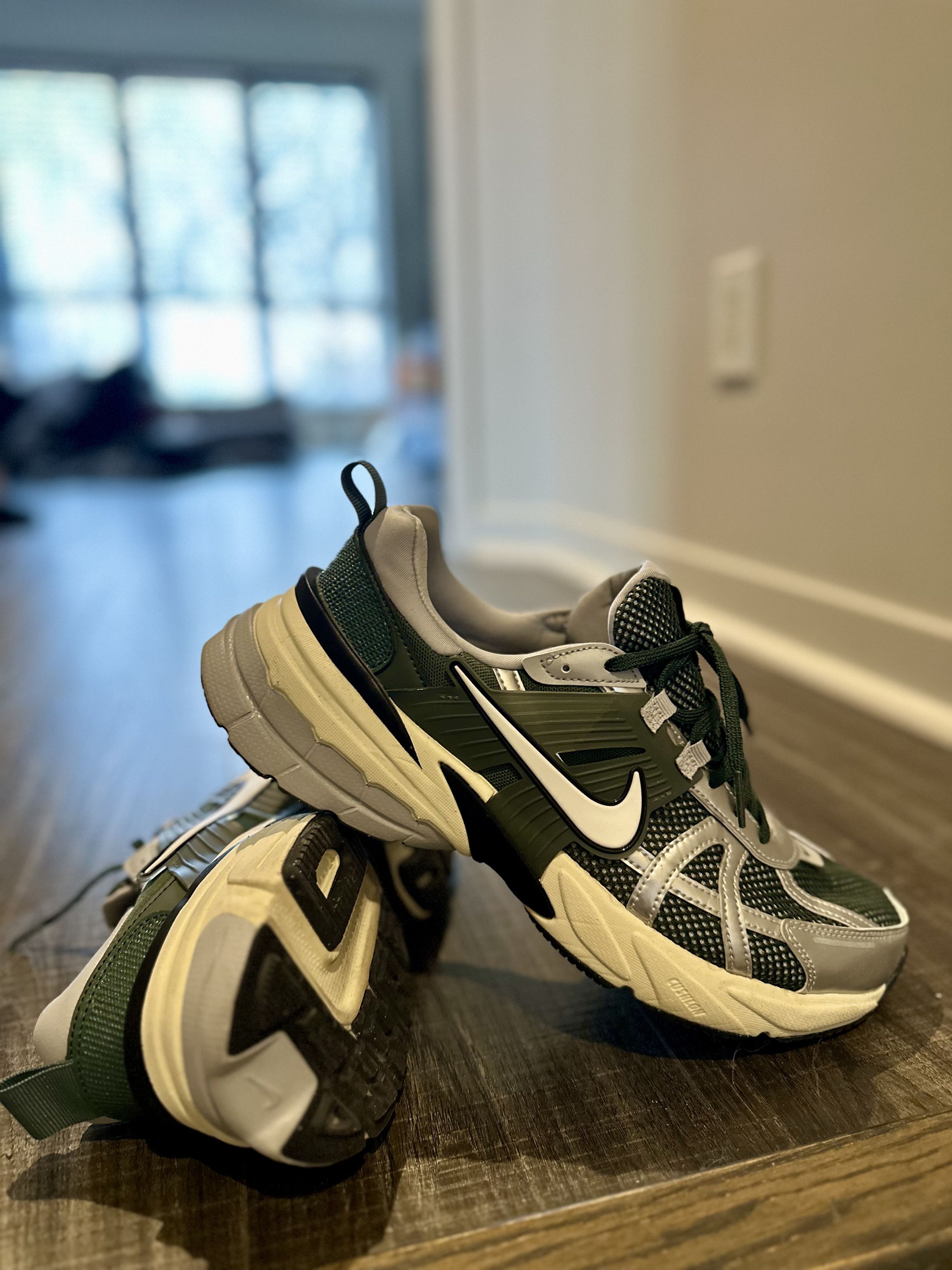Nike NIKE V2K Run Vintage Green 10.5 Size US 10.5 / EU 43-44 - 2 Thumbnail
