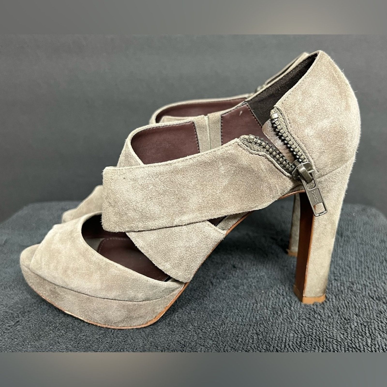 J.Crew J.CREW Heels Strappy Platform Sz. 6 Gray Suede Leather ITALY Size US 6 / IT 36 - 2 Thumbnail