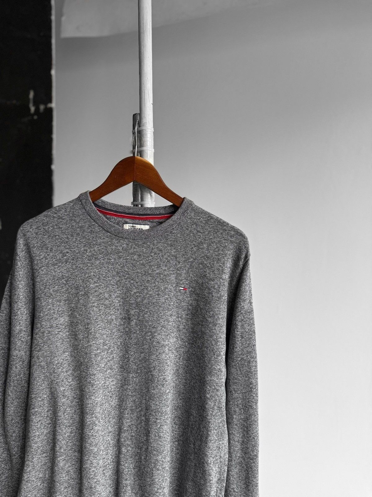 Designer × Tommy Hilfiger Tommy Hilfiger Denim Mens Long Sleeve Sweatshirt Small Logo Size US S / EU 44-46 / 1 - 2 Thumbnail