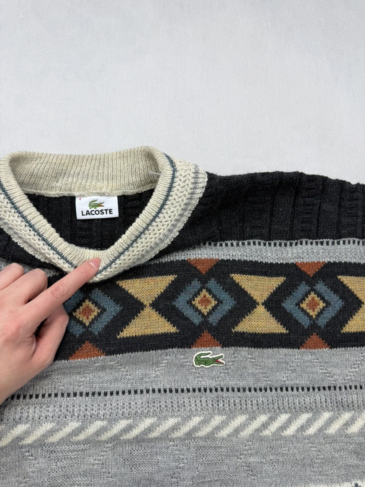 Lacoste Unique Lacoste Sweater with Small Logo Vintage Pattern Size US L / EU 52-54 / 3 - 3 Thumbnail