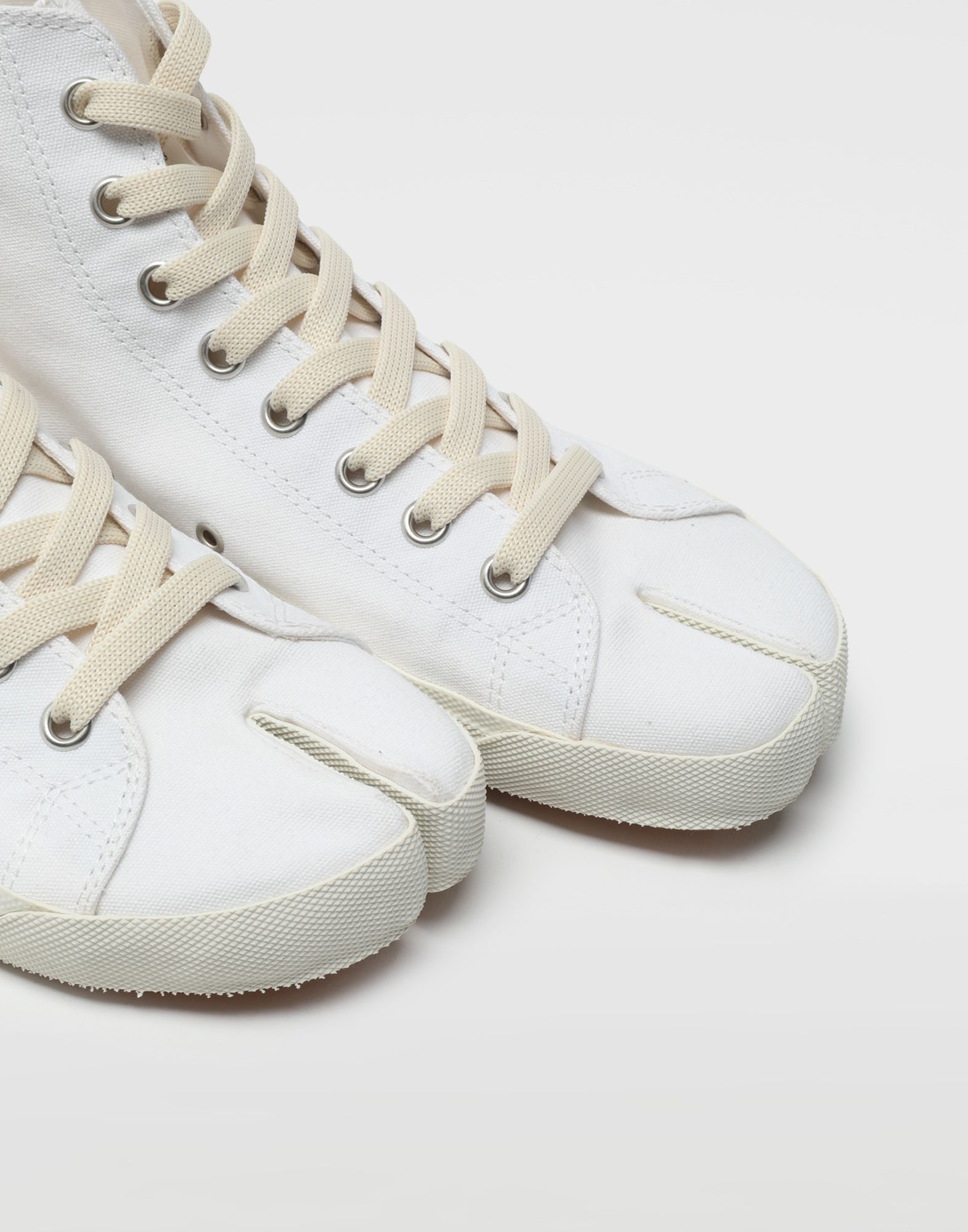 Maison Margiela o1w1db10125 Tabi High Top Sneakers in White Size US 13 / EU 46 - 4 Thumbnail